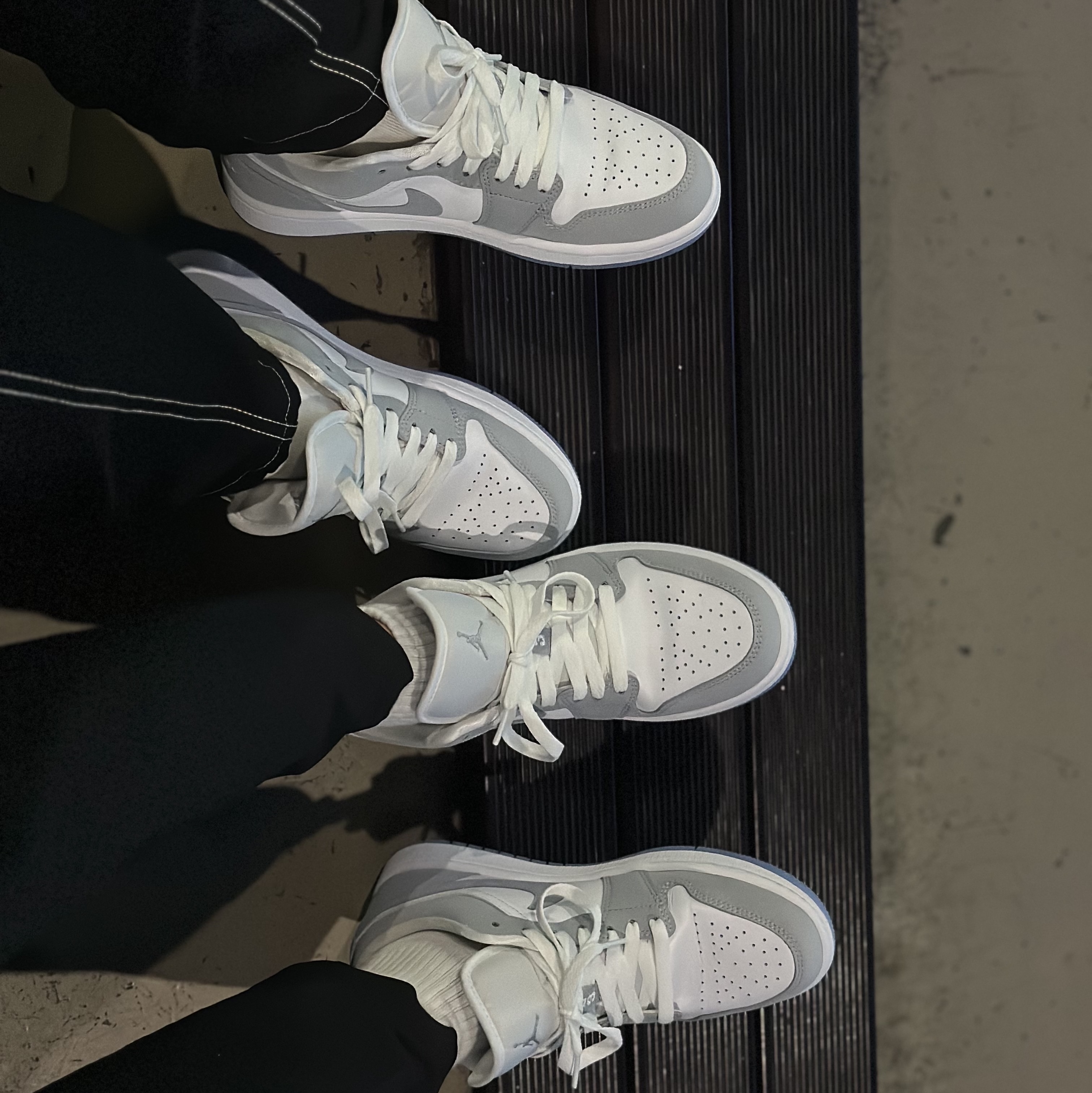 (W) Jordan 1 Low White Wolf Grey 착용 스타일 - 1
