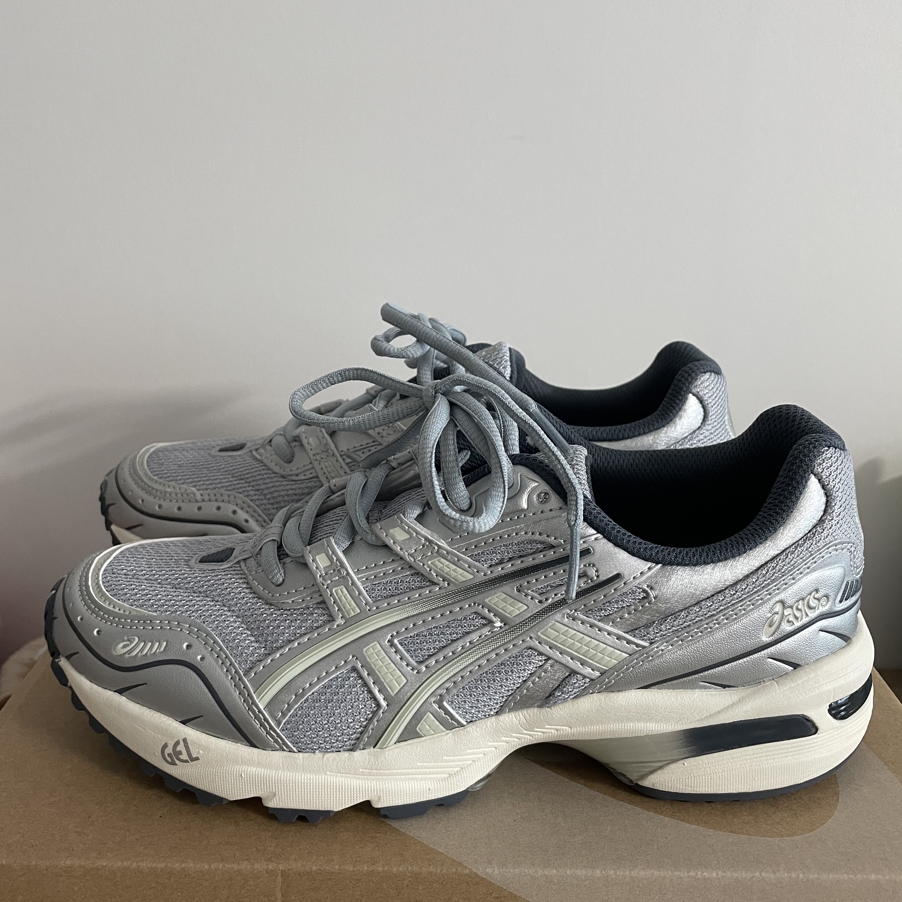 Asics Gel-1090 Piedmont Grey 착용 스타일