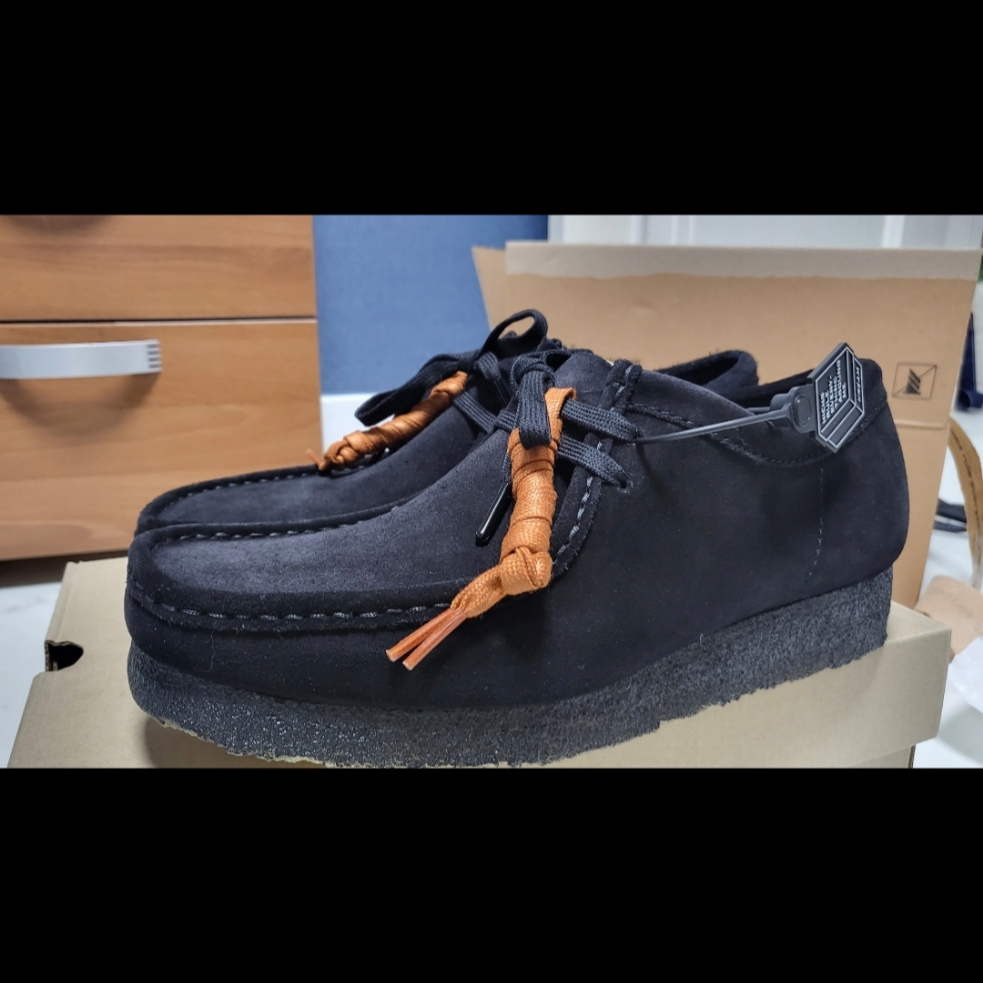 Clarks Wallabee Black Suede 착용 스타일 - 2