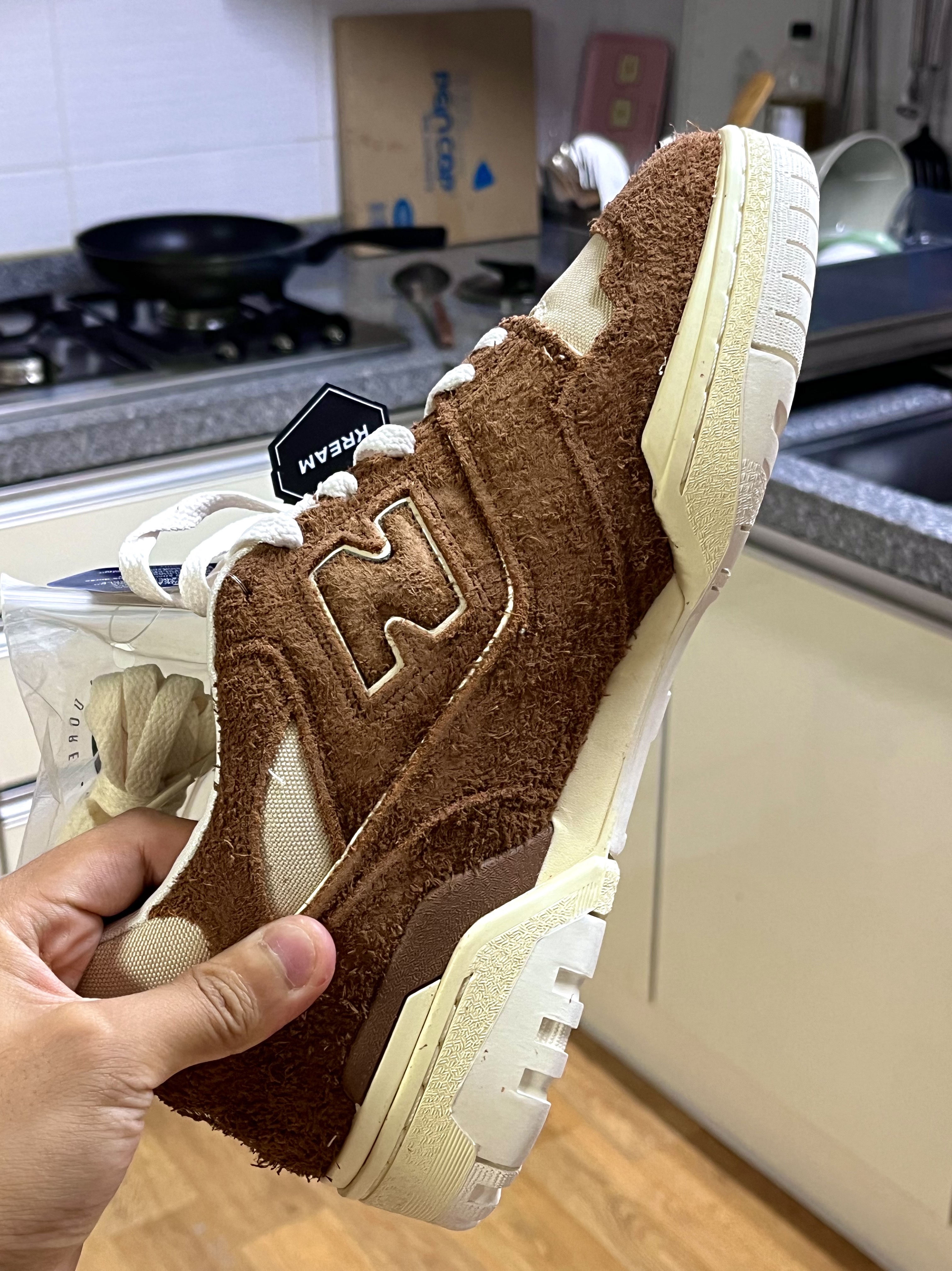 New Balance x Aime Leon Dore 550 True Brown 착용 스타일 - 1