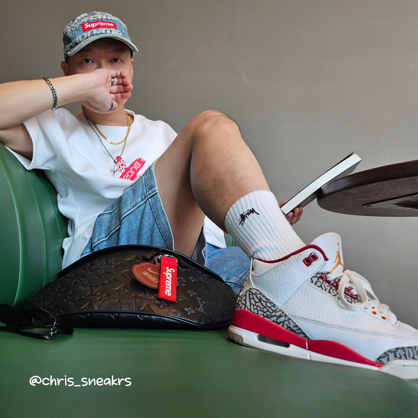 Supreme Frayed Logos Denim Camp Cap Blue - 21SS, Louis Vuitton Discovery PM Bumbag Monogram Shadow Black 착용 스타일 - 2
