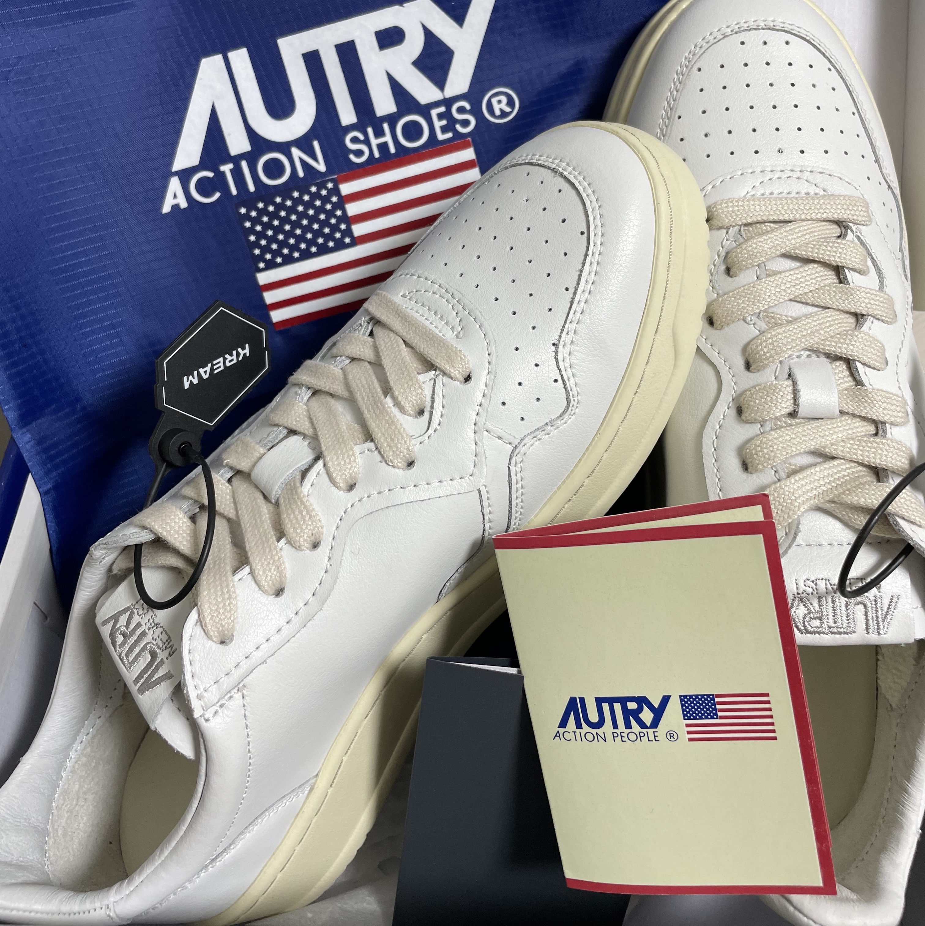 Autry Medalist Low Leather Sneakers White 착용 스타일
