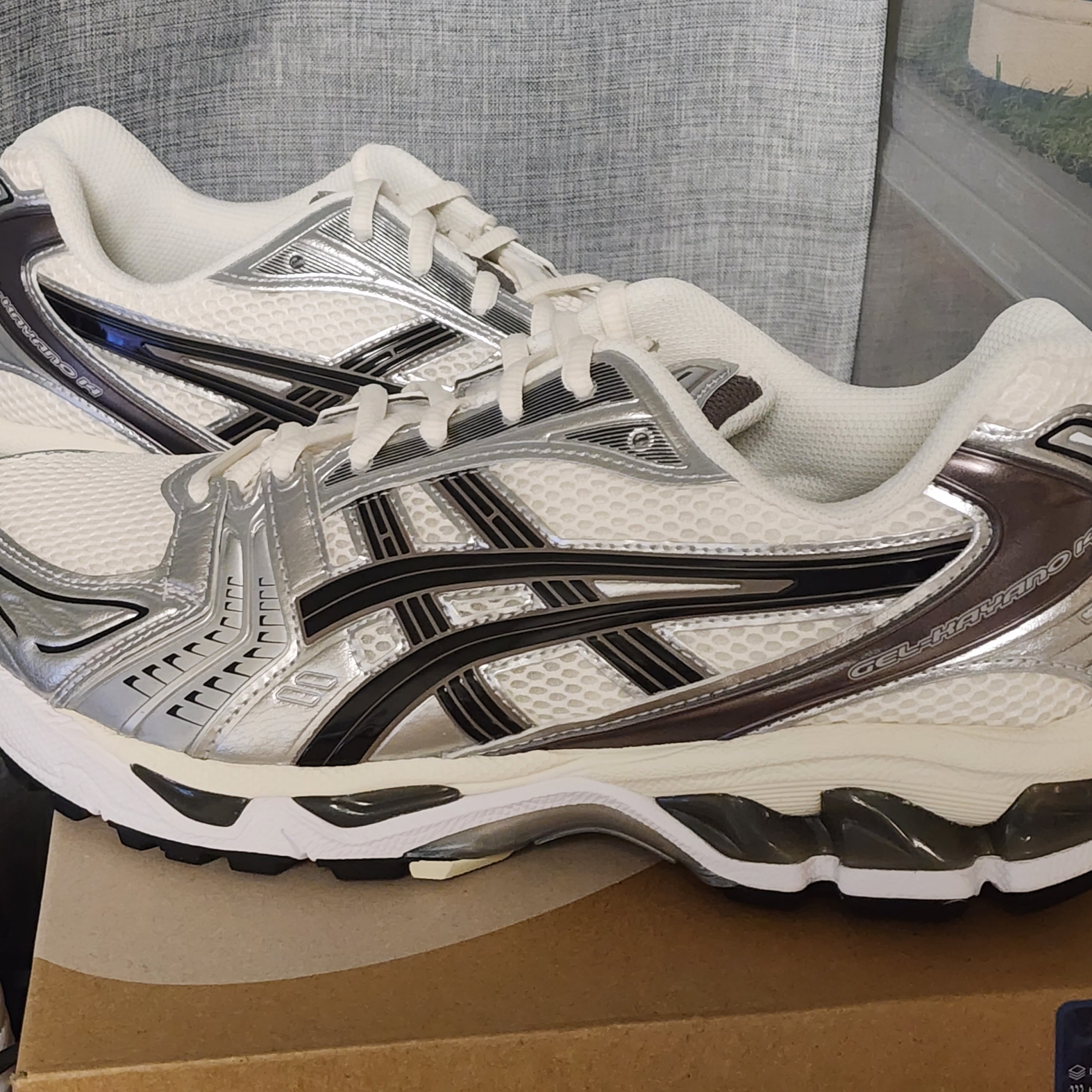 Asics Gel-Kayano 14 Cream Black 착용 스타일