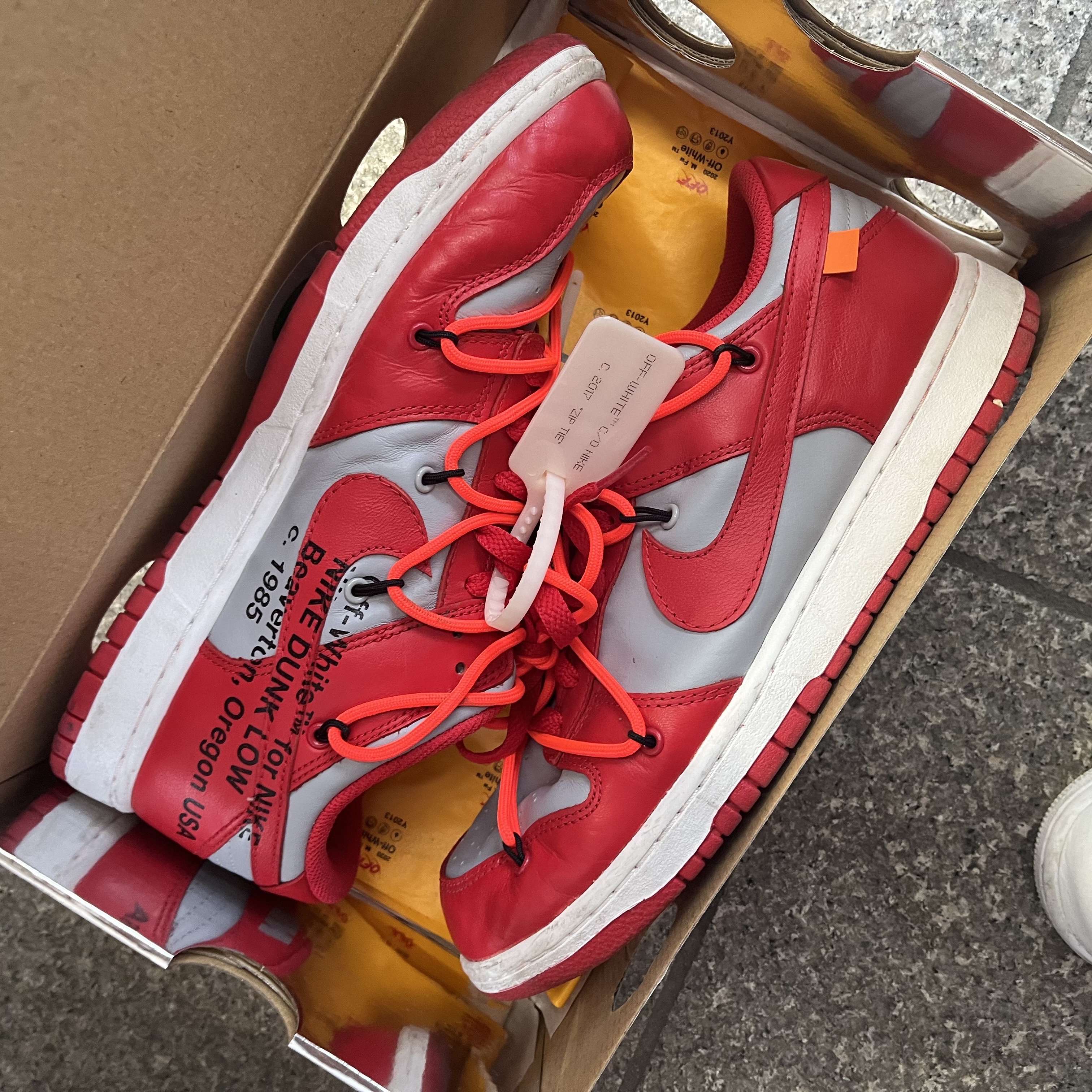 Nike x Off-White Dunk Low University Red 착용 스타일