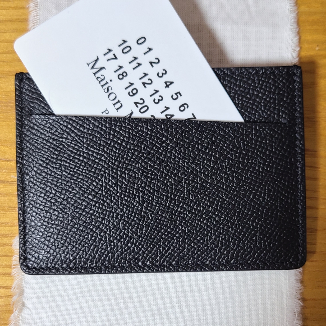 Maison Margiela Four Stitch Card Holder Black 착용 스타일 - 1