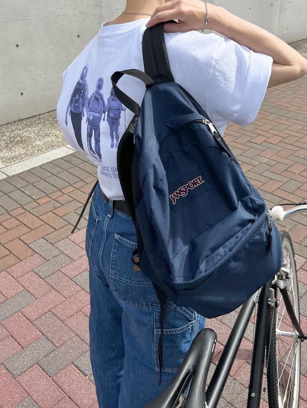 Jansport Half Pint Mini Backpack Pastel Lilac, Jansport × Beams Bespoke Pack & Go Black 착용 스타일 - 4