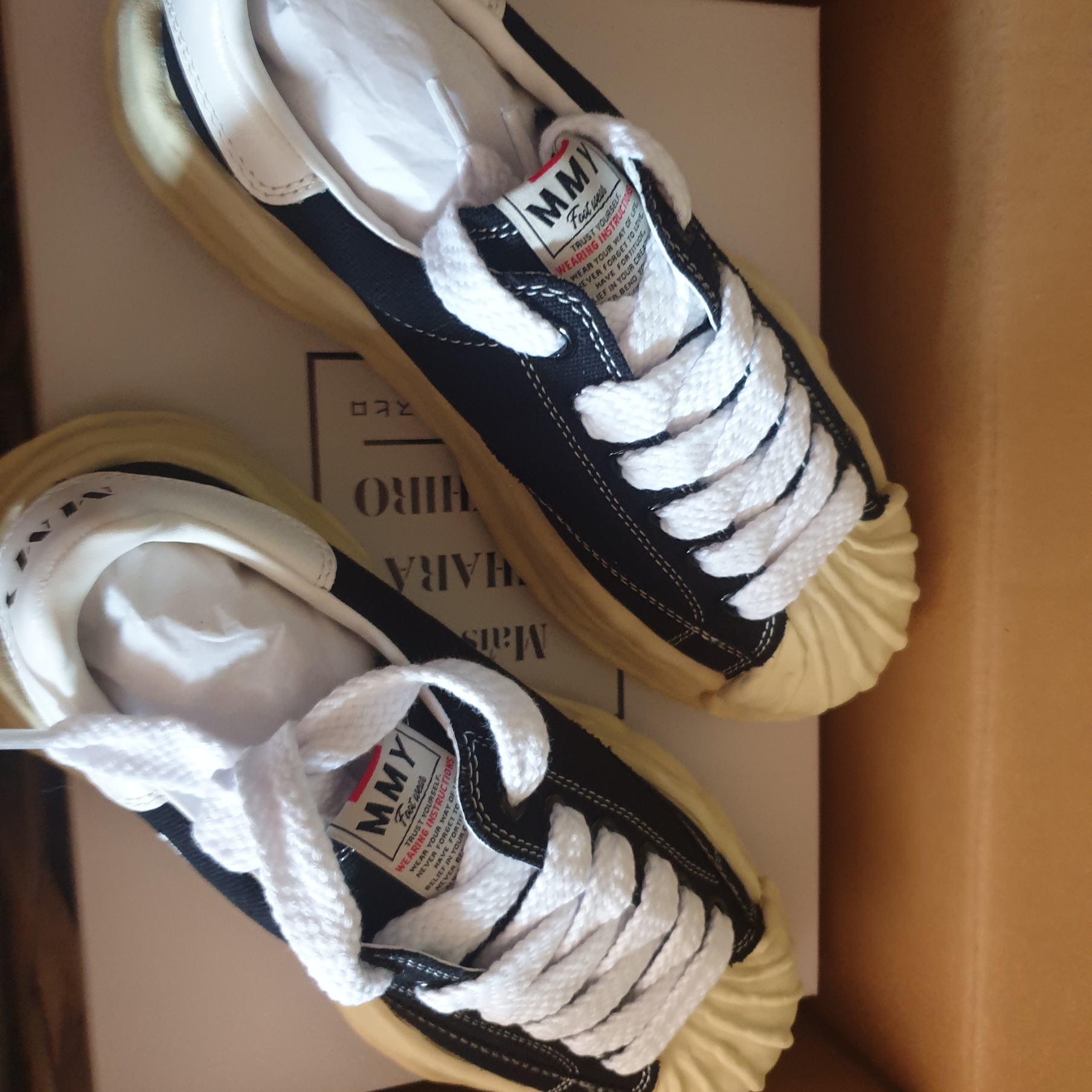 Maison Mihara Yasuhiro Blakey VL OG Sole Canvas Low-top Sneakers Black 착용 스타일