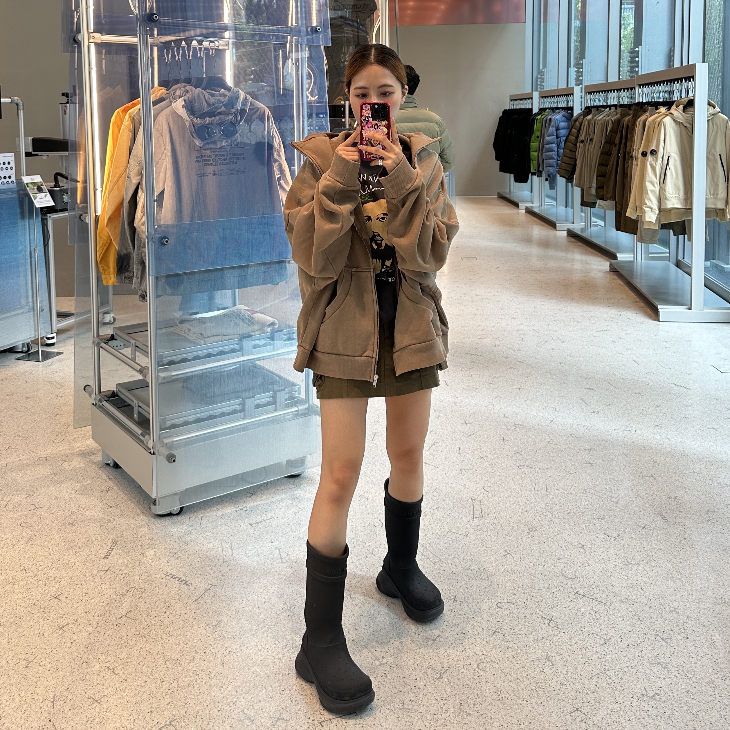 (W) Balenciaga x Crocs Rubber Boot Black, Balenciaga x Crocs Rubber Boot Black 착용 스타일 - 5
