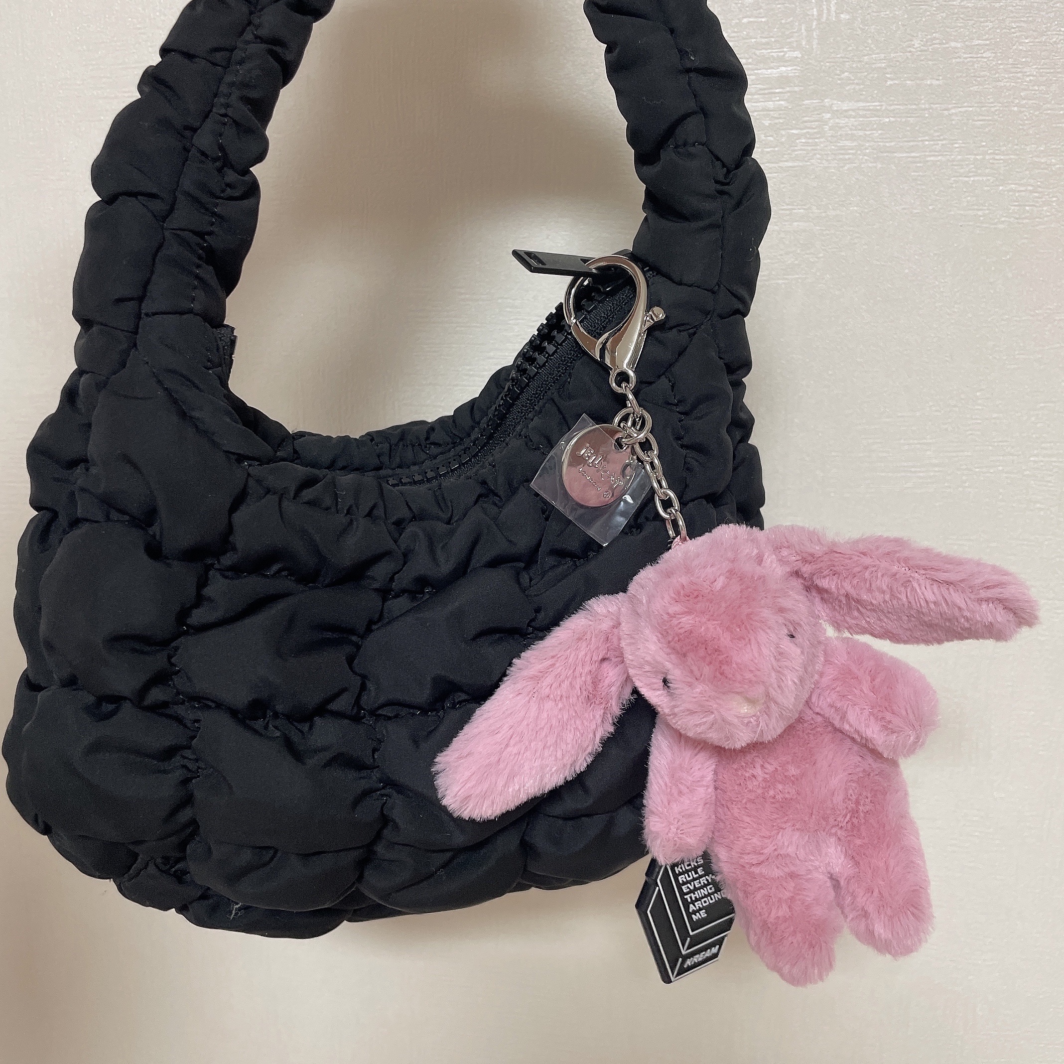 COS Quilted Micro Bag Black 착용 스타일