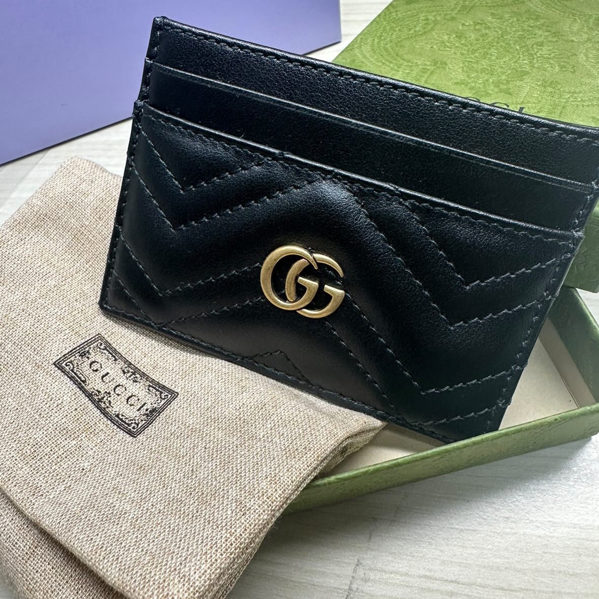 Gucci GG Marmont Card Case Black 착용 스타일
