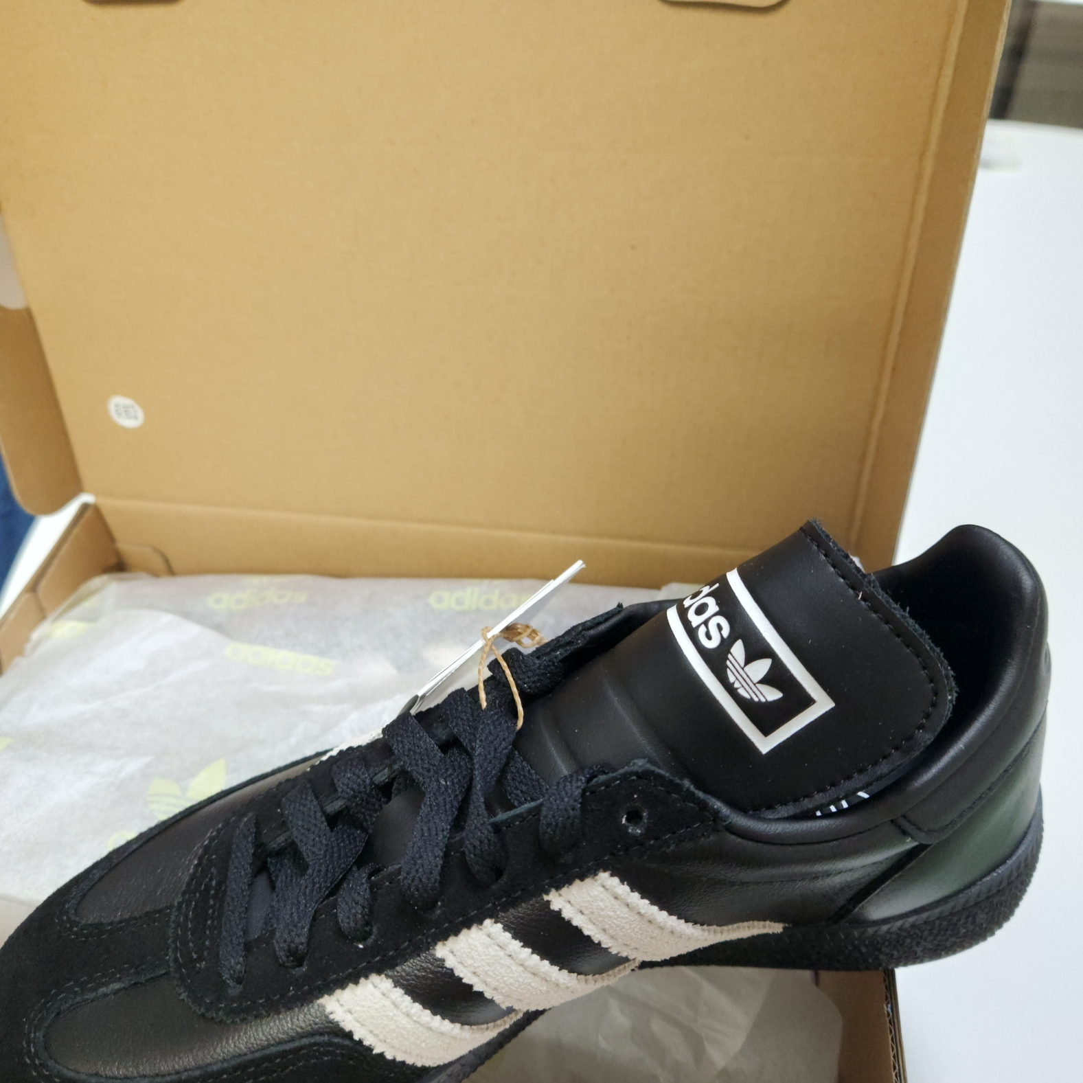 Adidas Spezial Handball Core Black Cloud White 착용 스타일