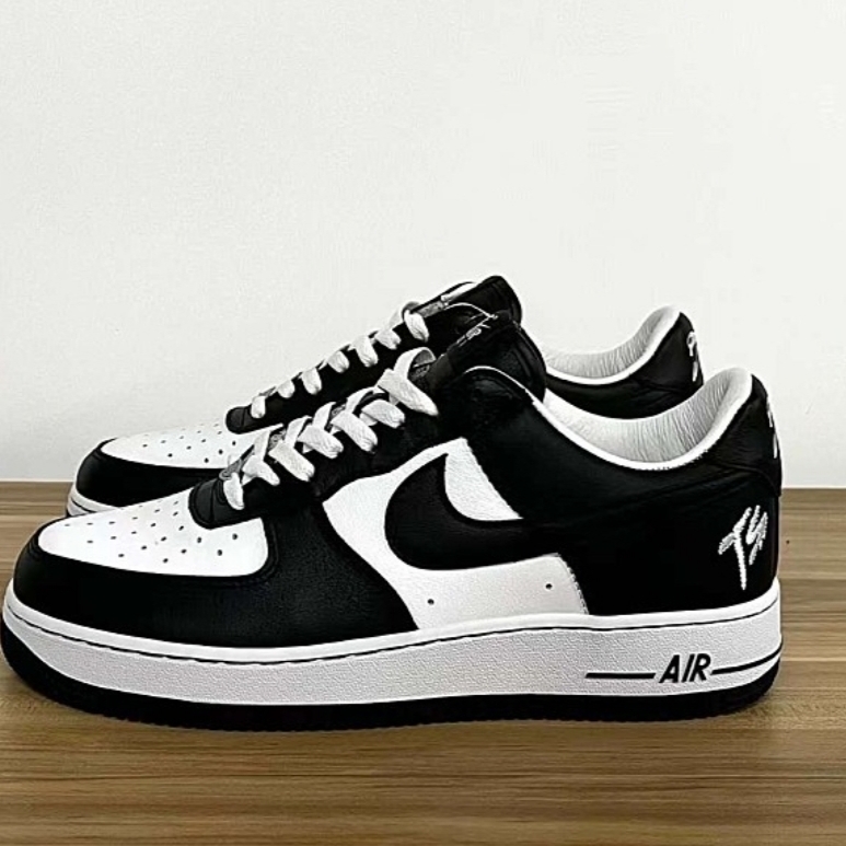 Nike x Terror Squad Air Force 1 Low QS Blackout 착용 스타일 - 1