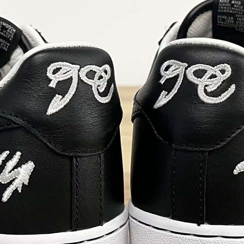 Nike x Terror Squad Air Force 1 Low QS Blackout 착용 스타일 - 3
