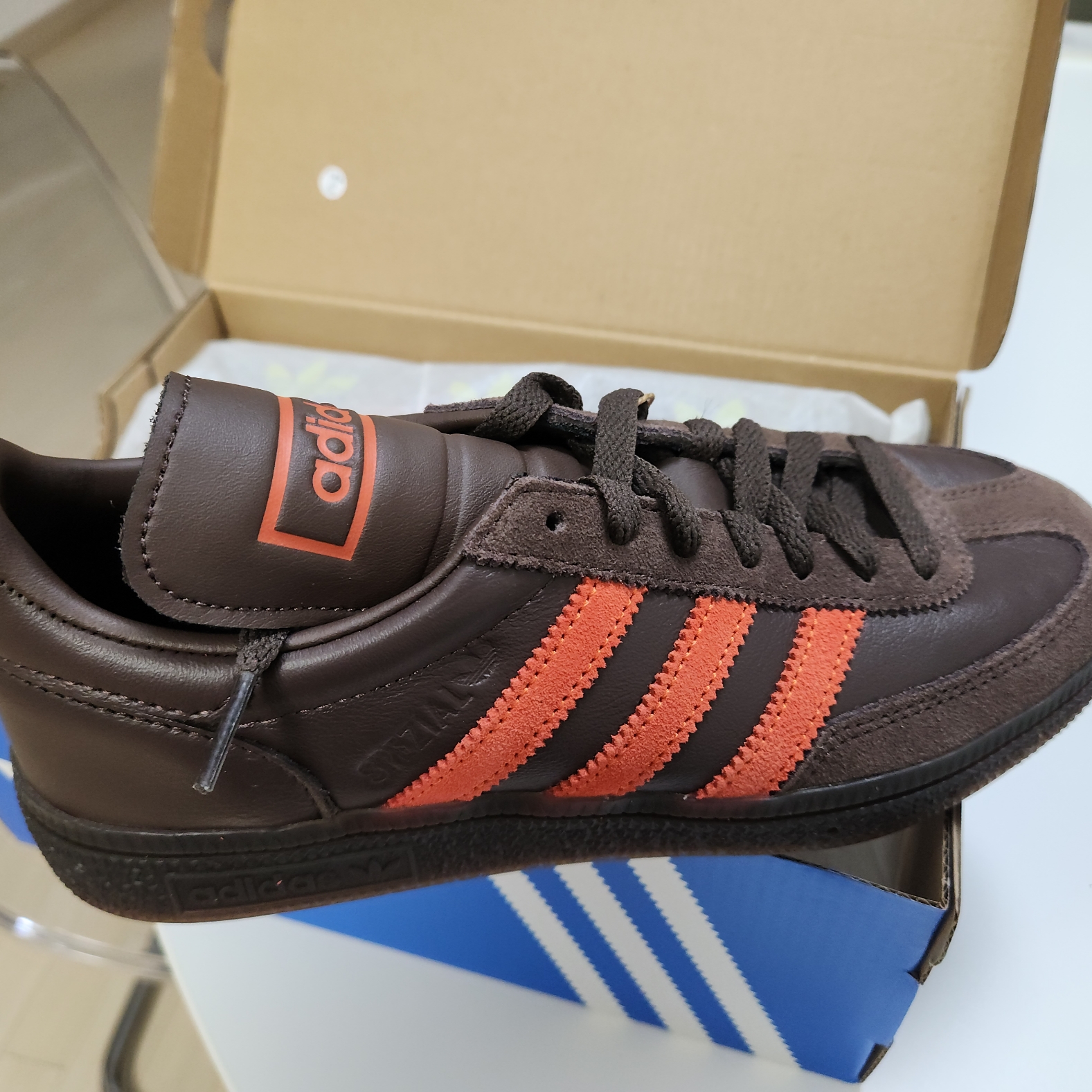 Adidas Spezial Handball Brown Collegiate Orange 착용 스타일