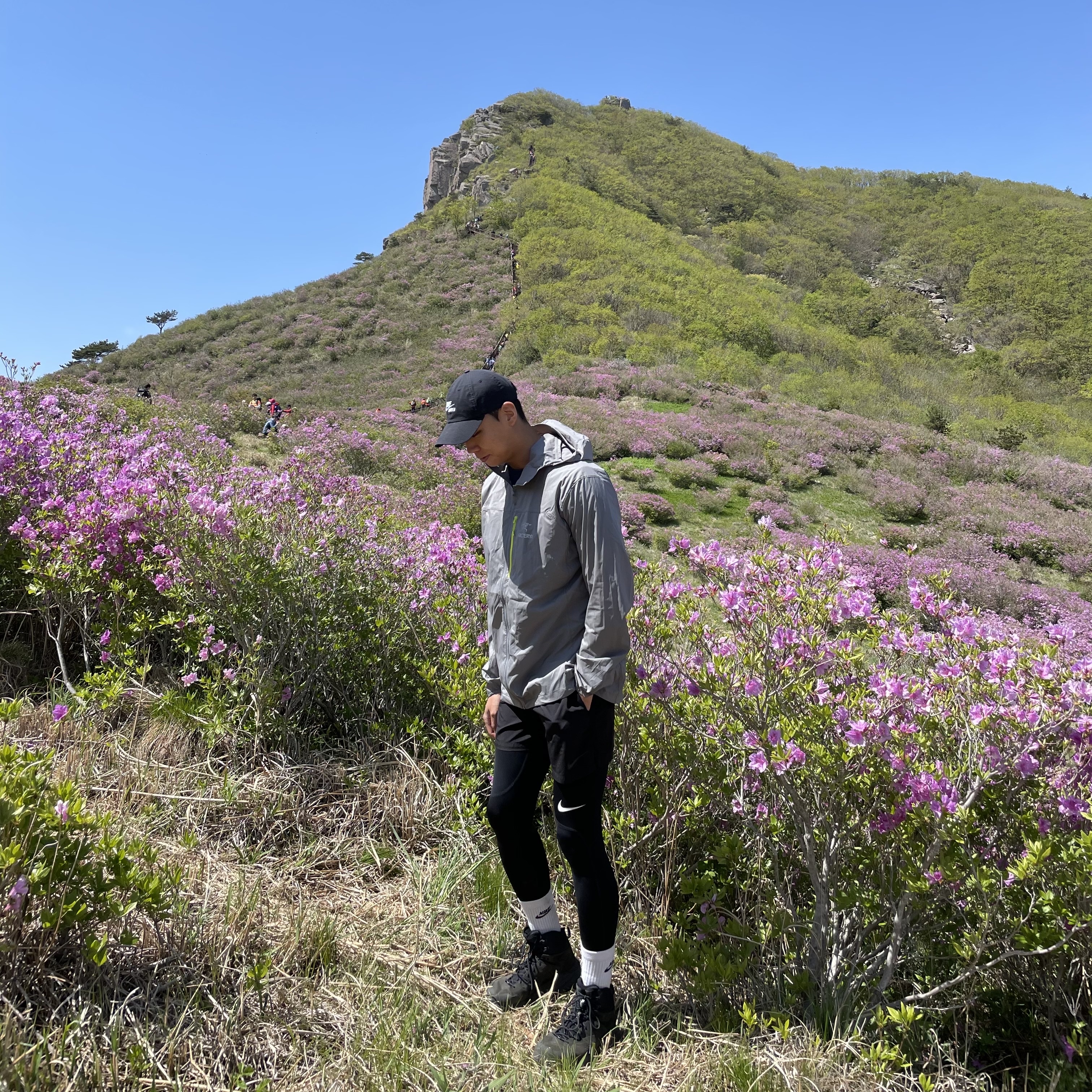 Arc'teryx Squamish Hoody Cryptochrome 착용 스타일
