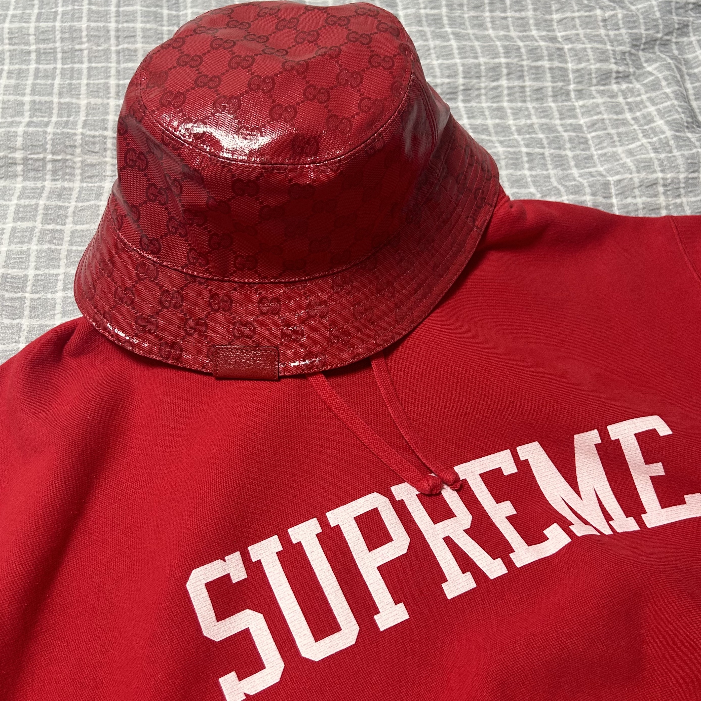 Supreme Varsity Hooded Sweatshirt Red - 23FW 착용 스타일 - 1