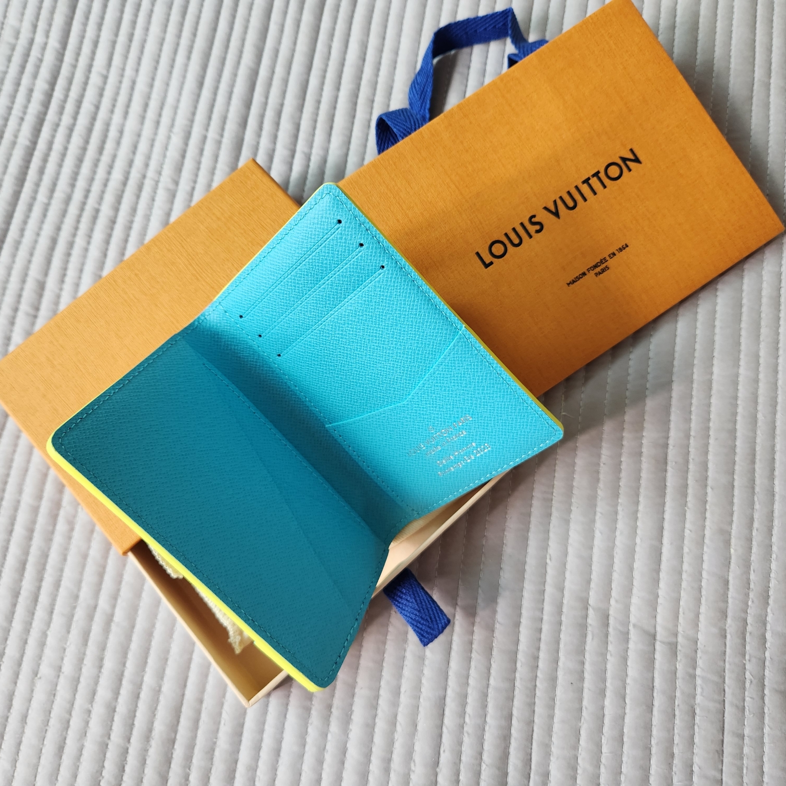 Louis Vuitton Pocket Organizer Monogram Playground Lime 착용 스타일 - 4