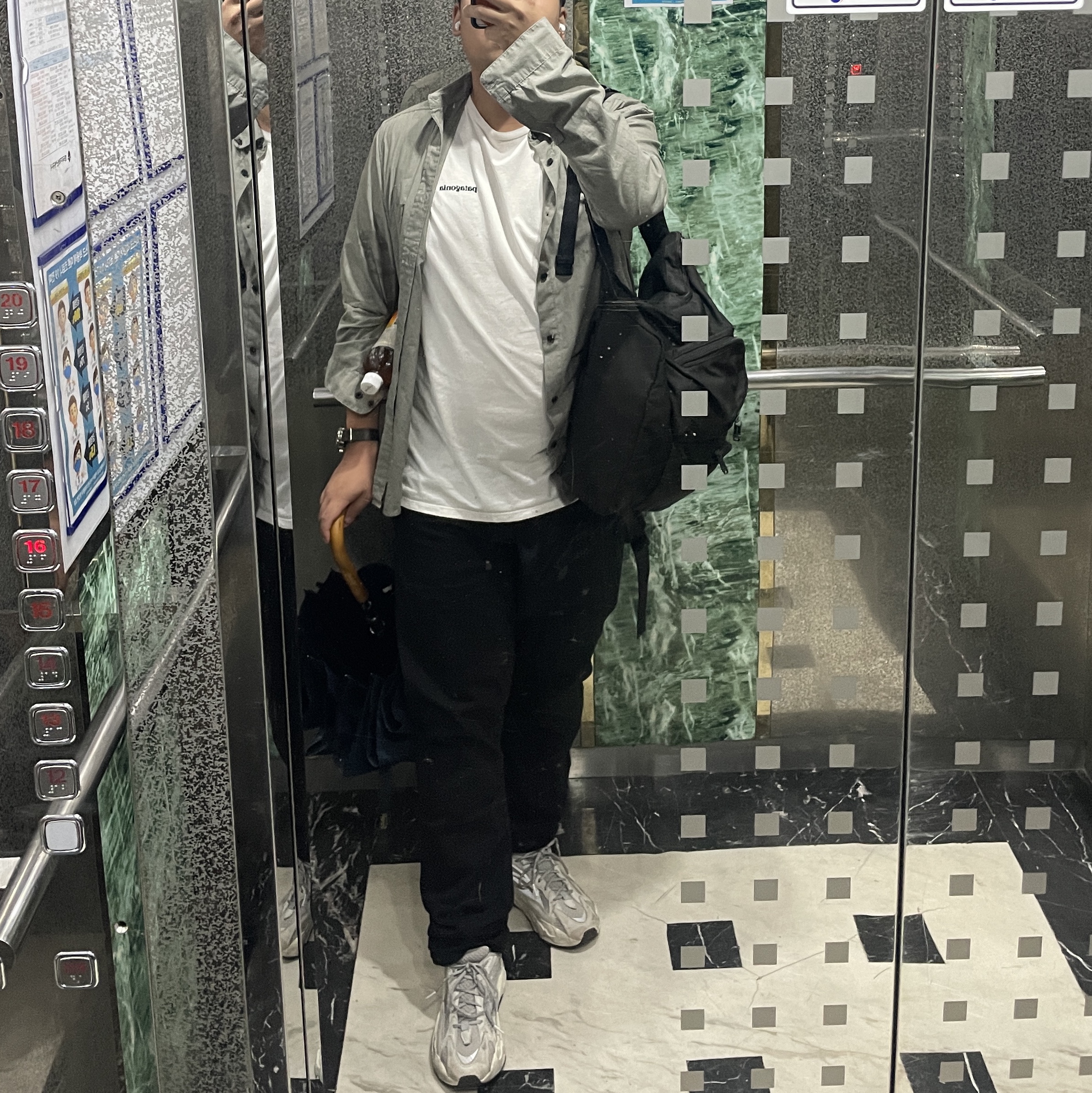 Adidas Yeezy Boost 700 V2 Static 2022 착용 스타일