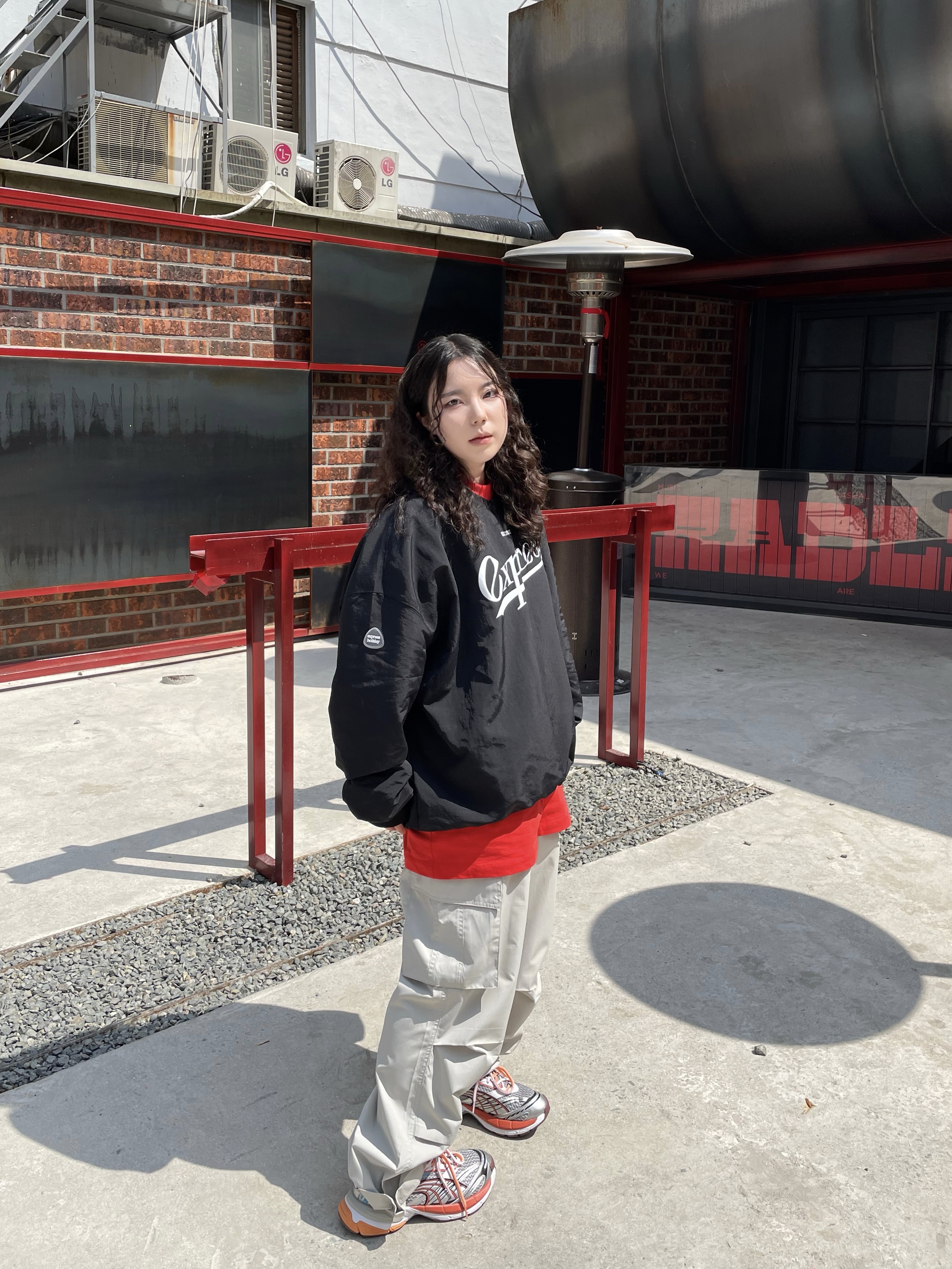 Puma Velophasis Phased Cool Light Gray Chili Powder 착용 스타일