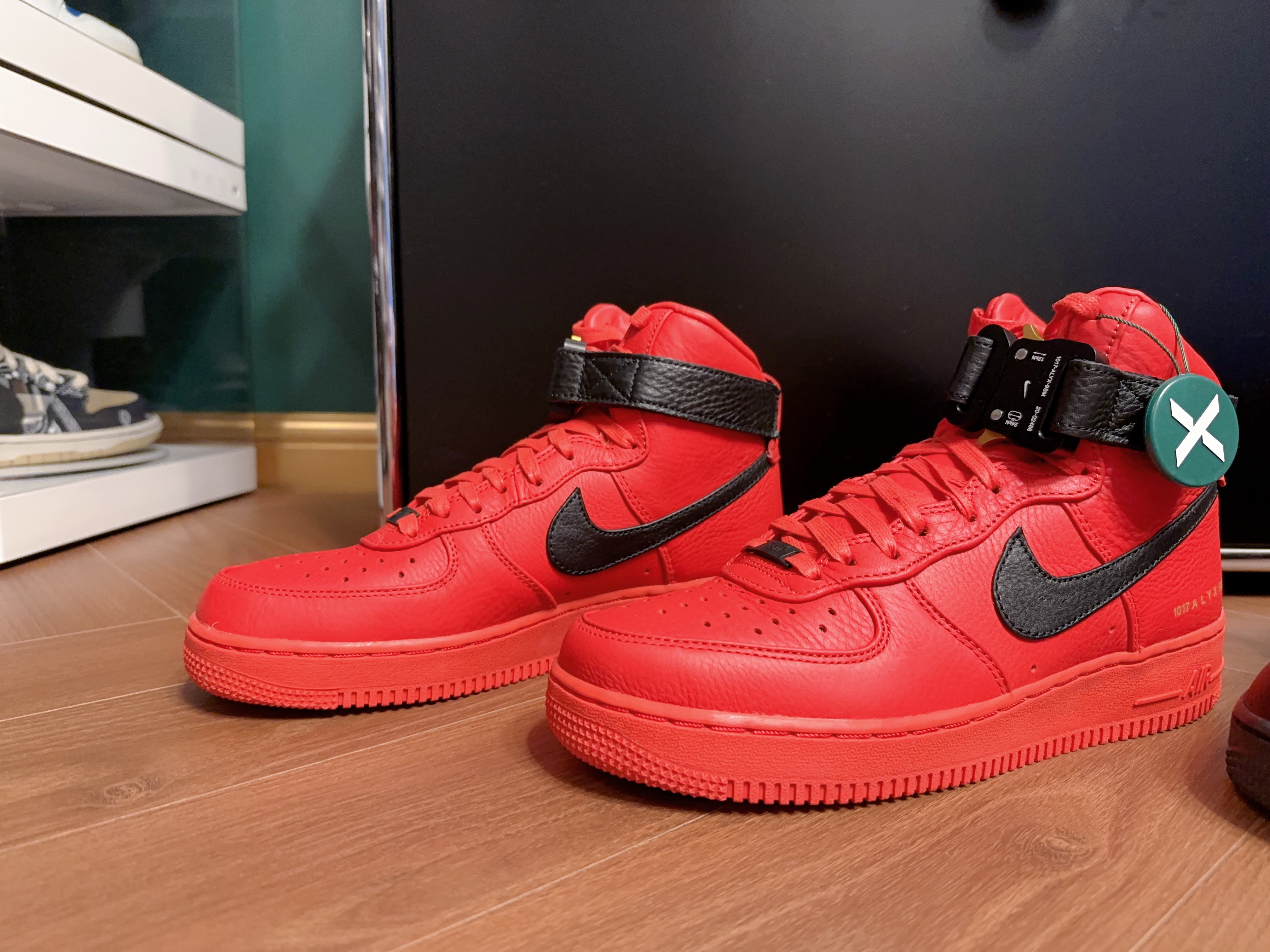Nike x 1017 Alyx 9SM Air Force 1 High University Red Black, Nike x 1017 Alyx 9SM Air Force 1 High Black University Red 착용 스타일 - 3