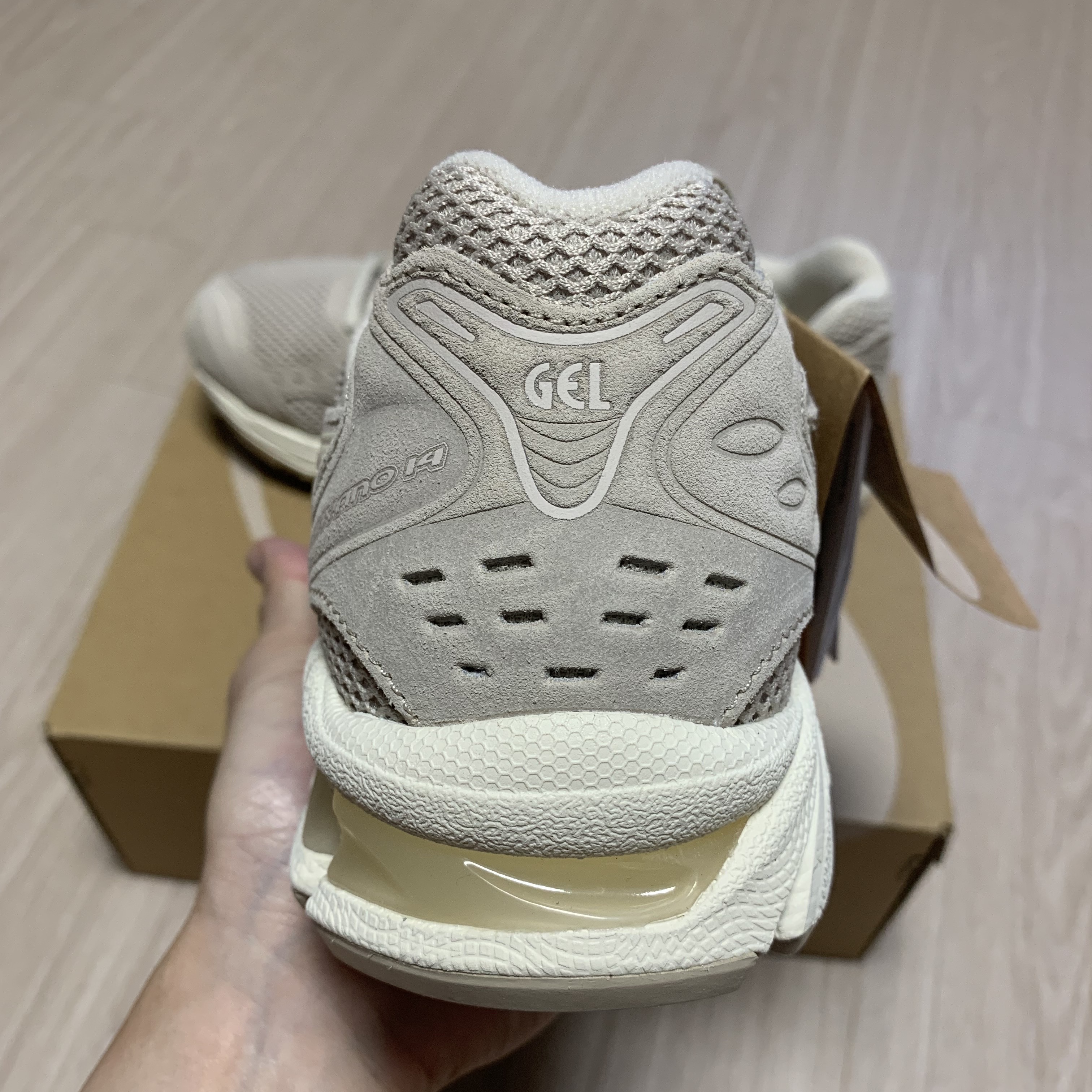 Asics Gel-Kayano 14 Simply Taupe Oatmeal 착용 스타일 - 4