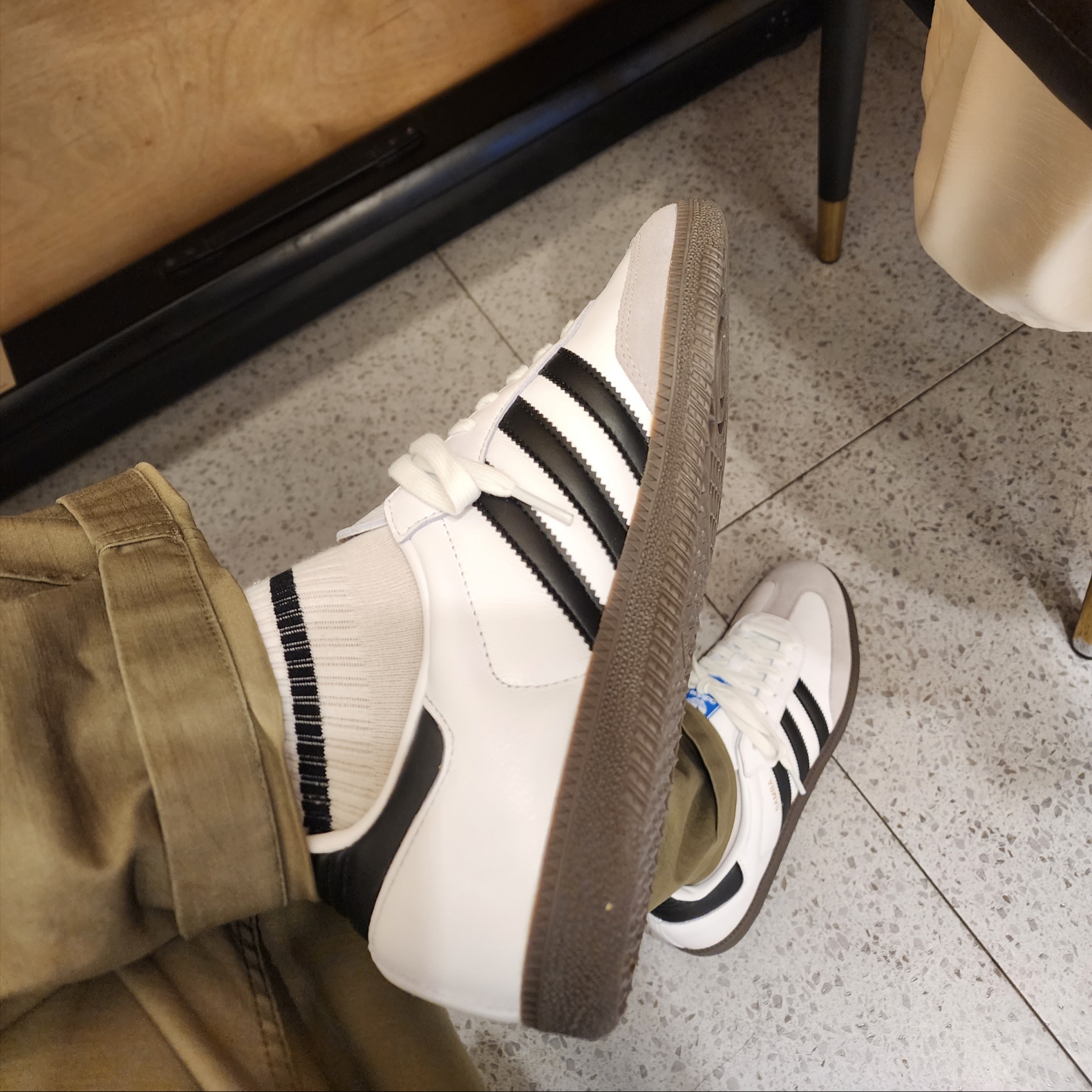 Adidas Samba OG Cloud White 착용 스타일 - 2