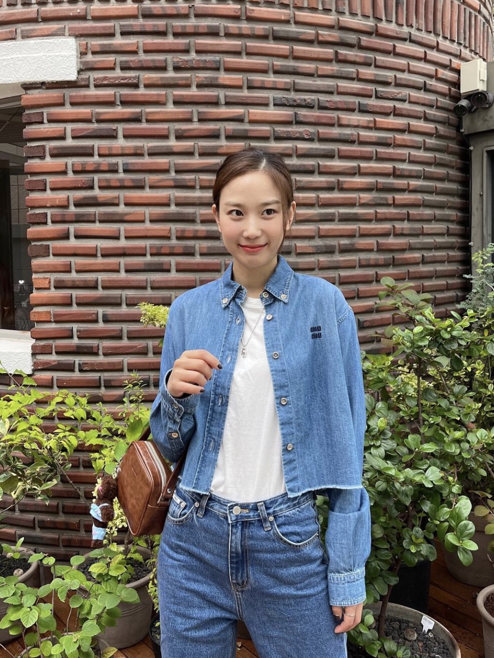 (W) Miu Miu Chambray Shirt Sapphire Blue 착용 스타일