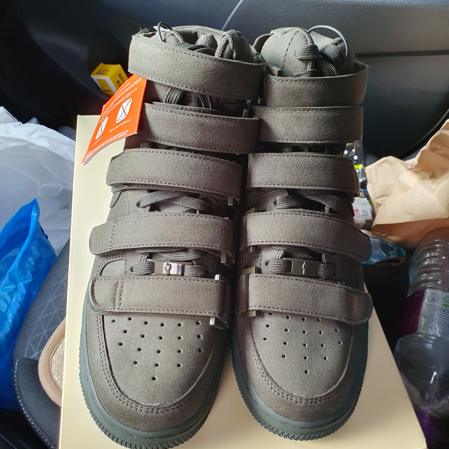 Nike x Billie Eilish Air Force 1 High '07 SP Sequoia 착용 스타일 - 1