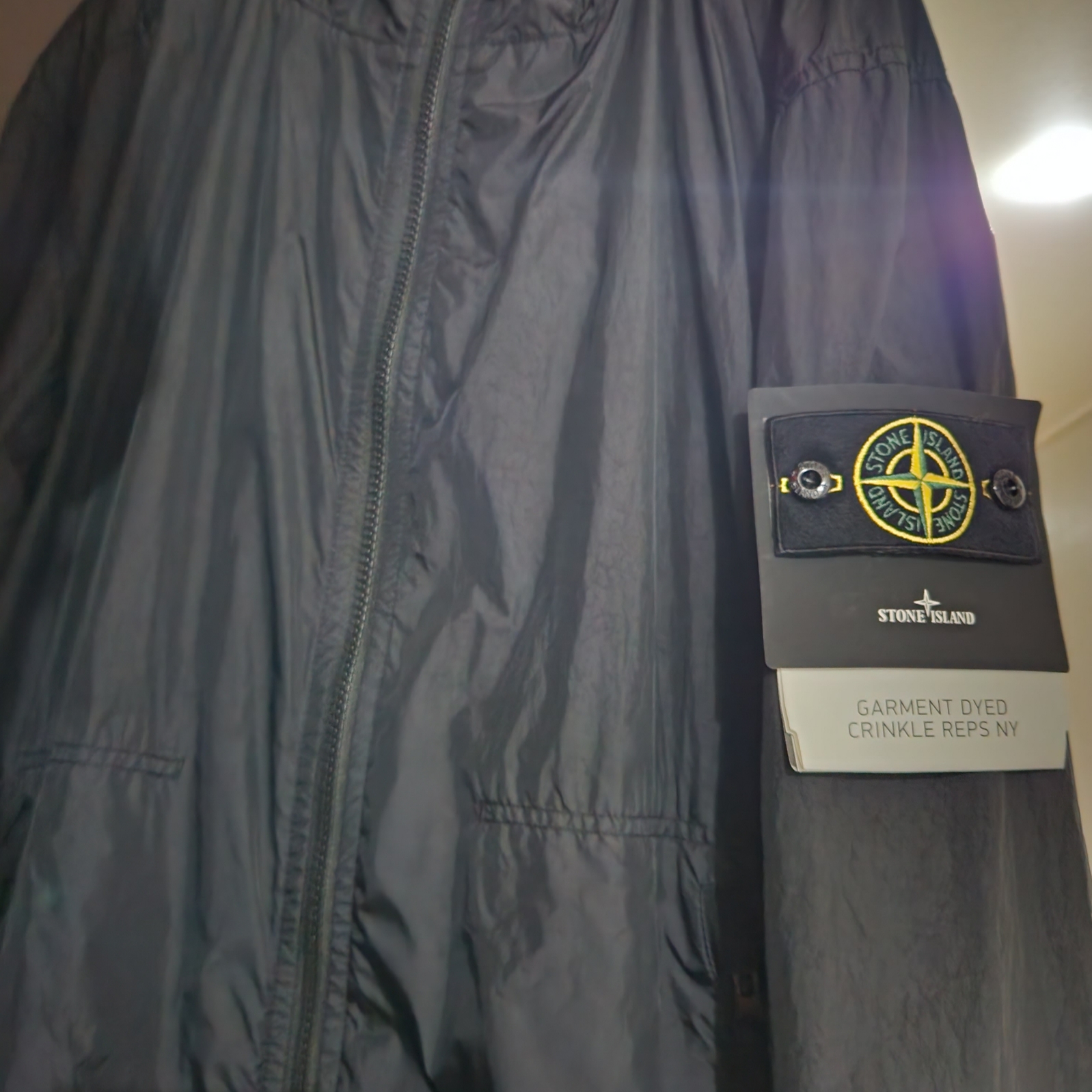 Stone Island 40522 Crinkle Reps Nylon Garment Dyed Hooded Jacket Black - 23SS 착용 스타일