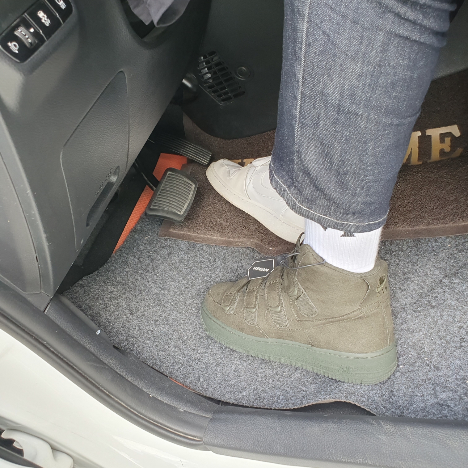 Nike x Billie Eilish Air Force 1 High '07 SP Sequoia 착용 스타일 - 5
