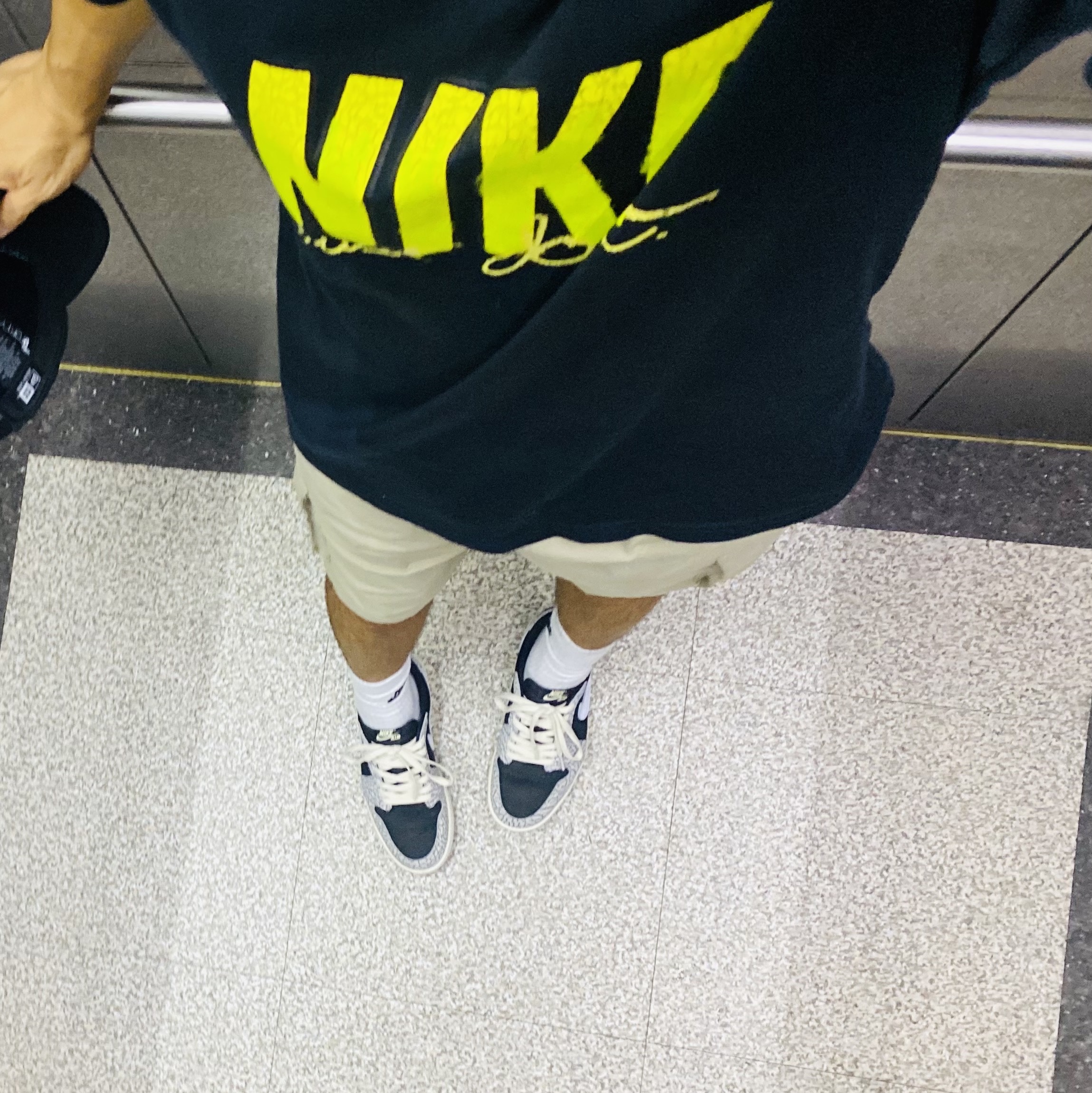 Jordan 1 Retro Low OG Black Cement, Nike M NRG Dunk '85 T-Shirt Black - US/EU 착용 스타일