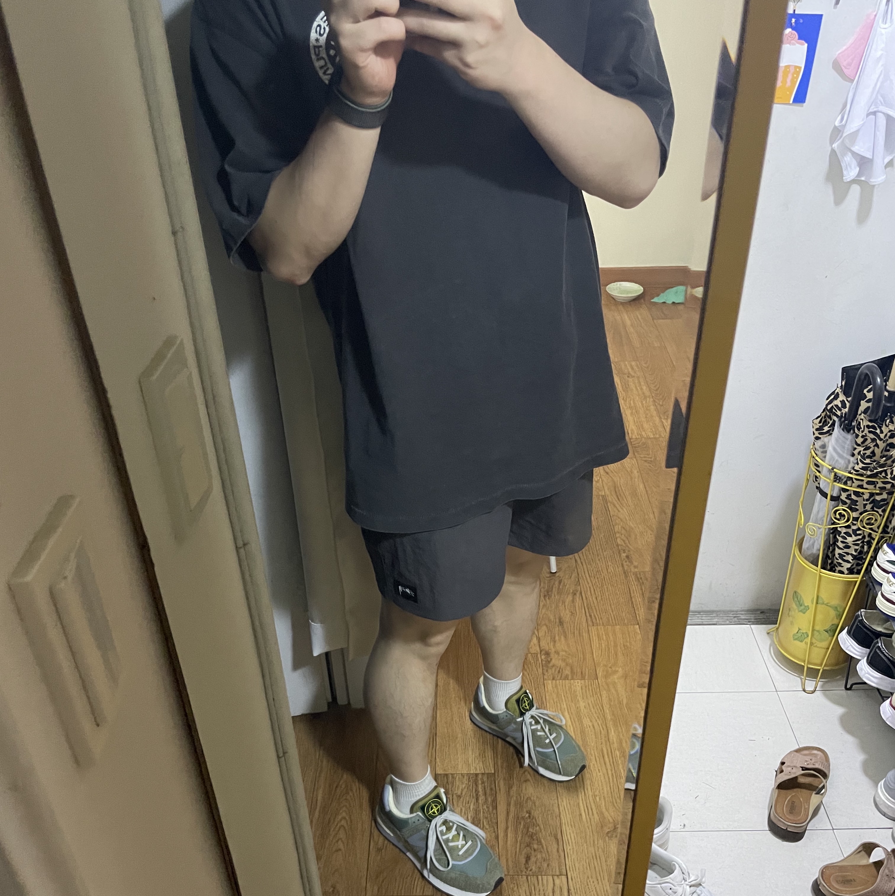 New Balance x Stone Island 574 Legacy Green, Stussy Wave Dye Nylon Shorts Black 착용 스타일