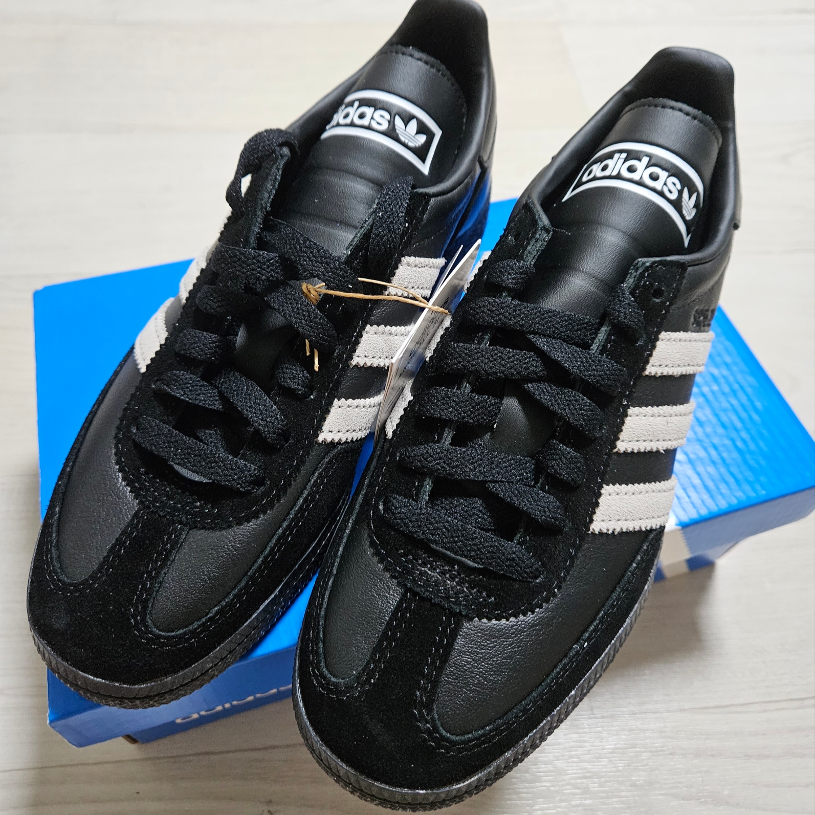 Adidas Spezial Handball Core Black Cloud White 착용 스타일