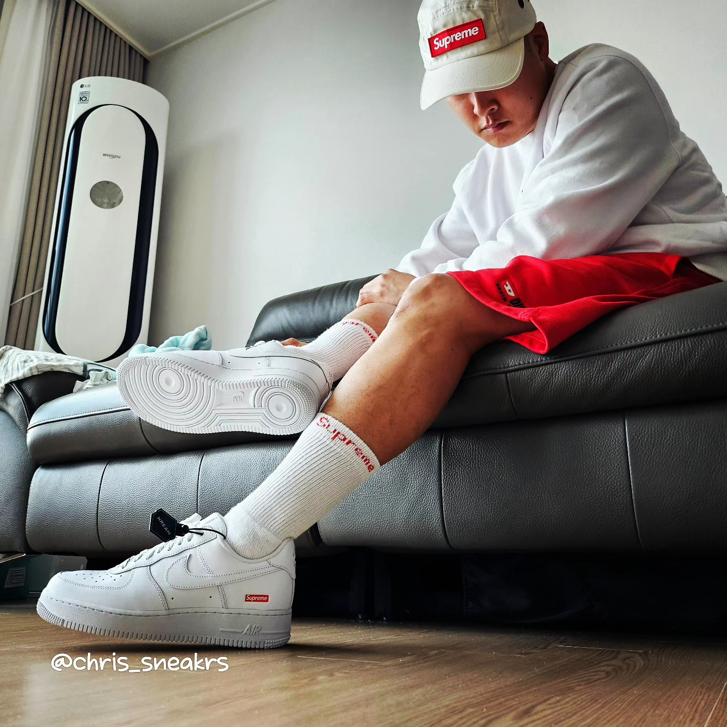 Nike x Supreme Air Force 1 Low White, Supreme Hanes Crew Socks White (4 Pack) 착용 스타일 - 2
