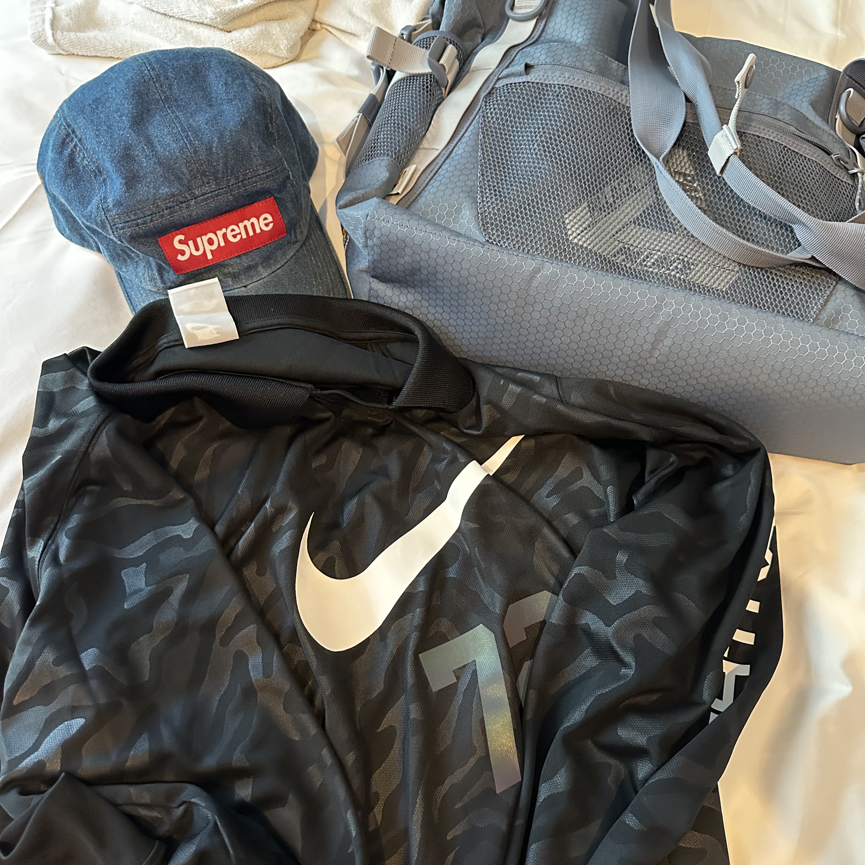 Supreme Washed Chino Twill Camp Cap Denim - 22FW, Palace Cordura Eco Hex Ripstop Shoulder Bag Slate Grey - 23FW 착용 스타일 - 2