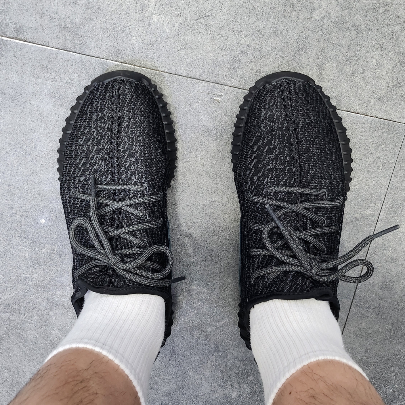 Adidas Yeezy Boost 350 Pirate Black 2023 착용 스타일