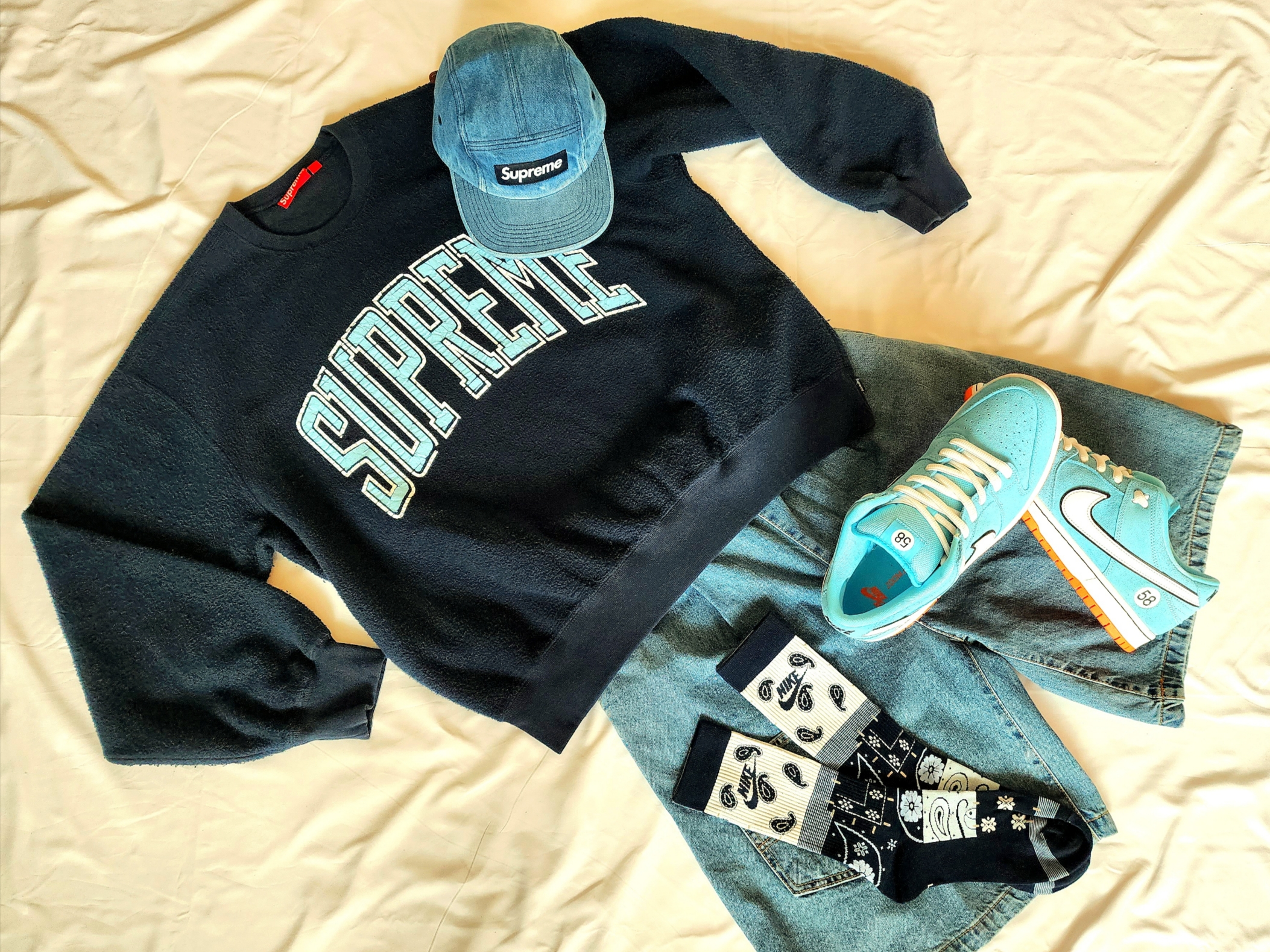 Supreme Inside Out Crewneck Navy - 23FW, Supreme Washed Chino Twill Camp Cap Denim - 23FW 착용 스타일 - 1