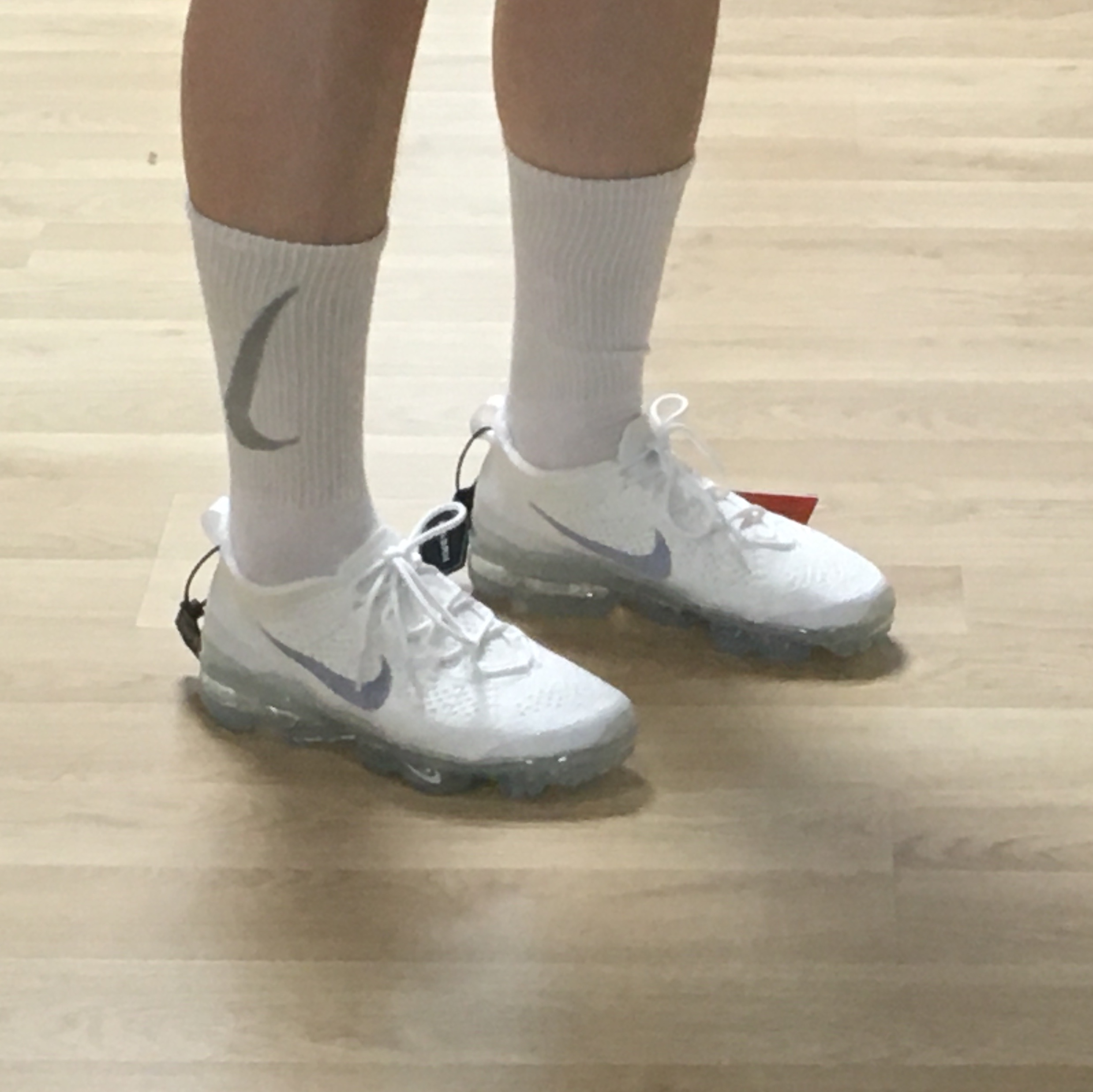 (W) Nike Air Vapormax 2023 Flyknit White 착용 스타일 - 1