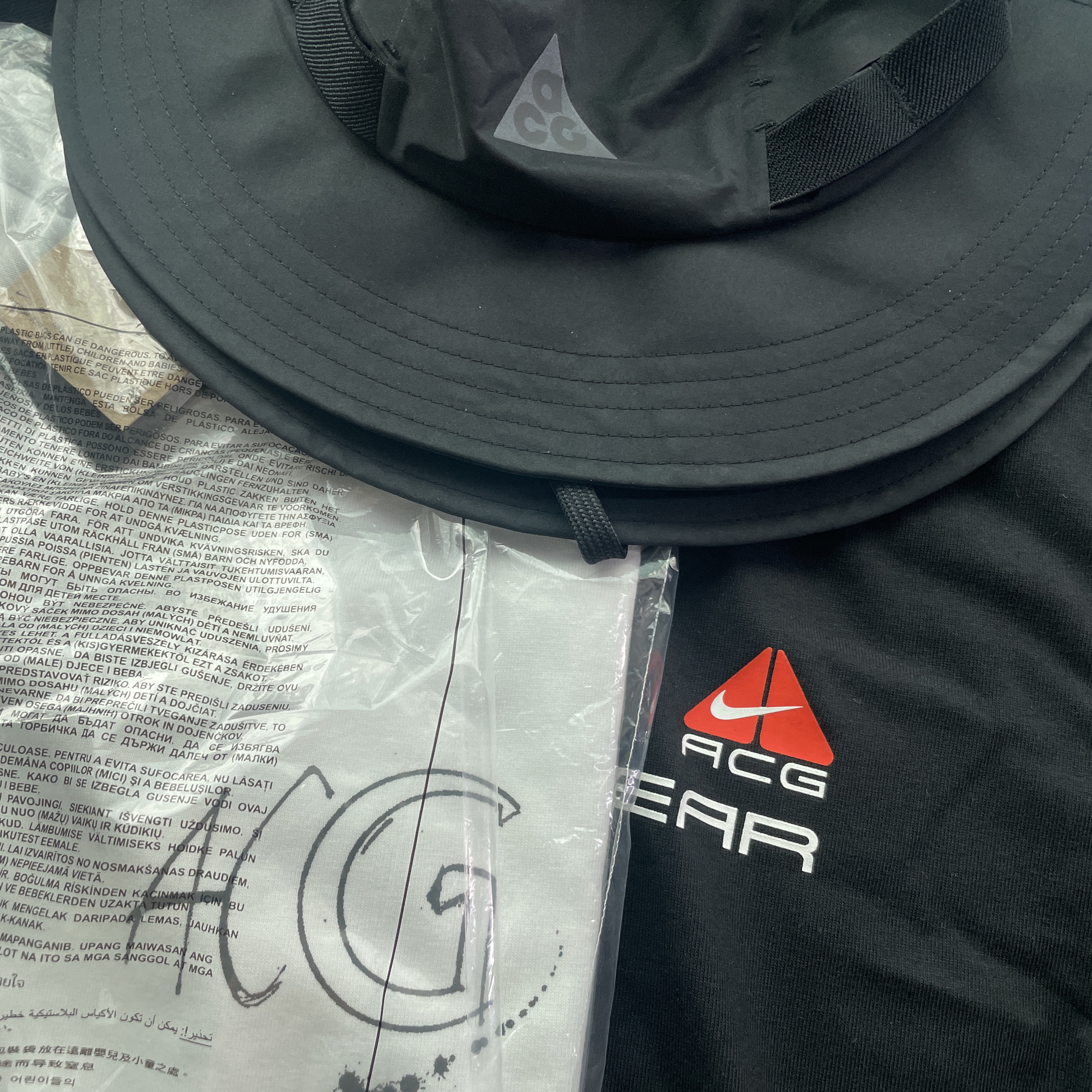 Nike ACG Apex Bucket Hat Black, Nike NRG ACG SSNL Lungs Long Sleeve T-Shirt Black - Asia 착용 스타일