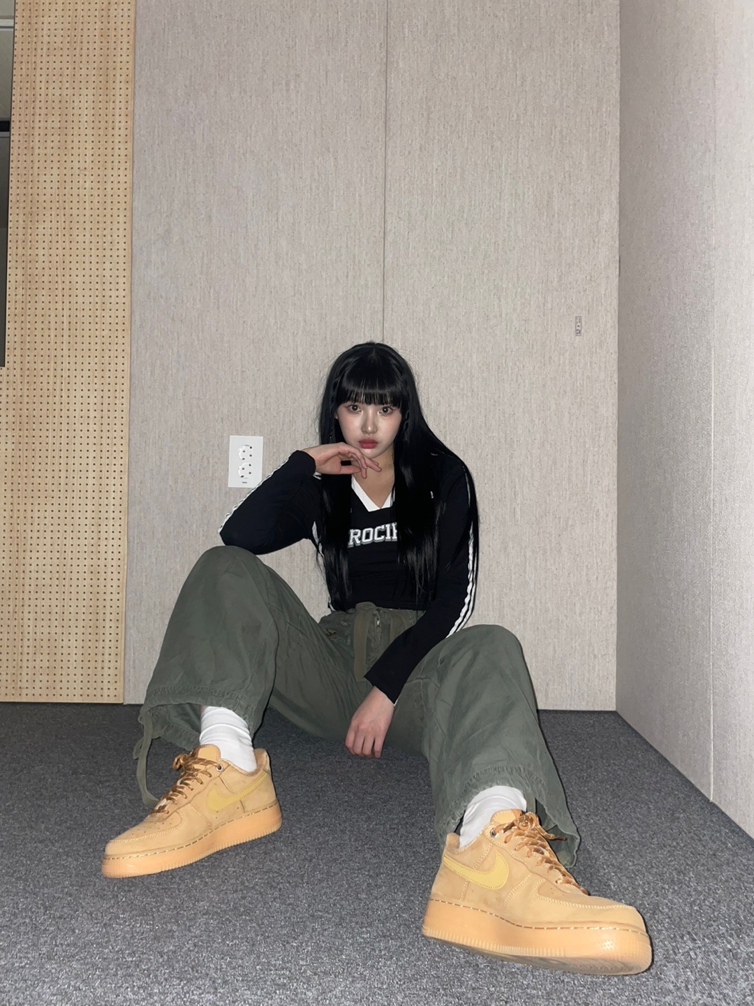 Nike Air Force 1 '07 WB Flax 착용 스타일 - 5