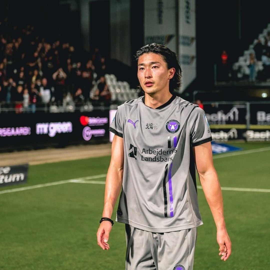 Puma FC Midtjylland 2023/24 Away Jersey Grey Purple (Non Marking Ver.) 착용 스타일 - 3