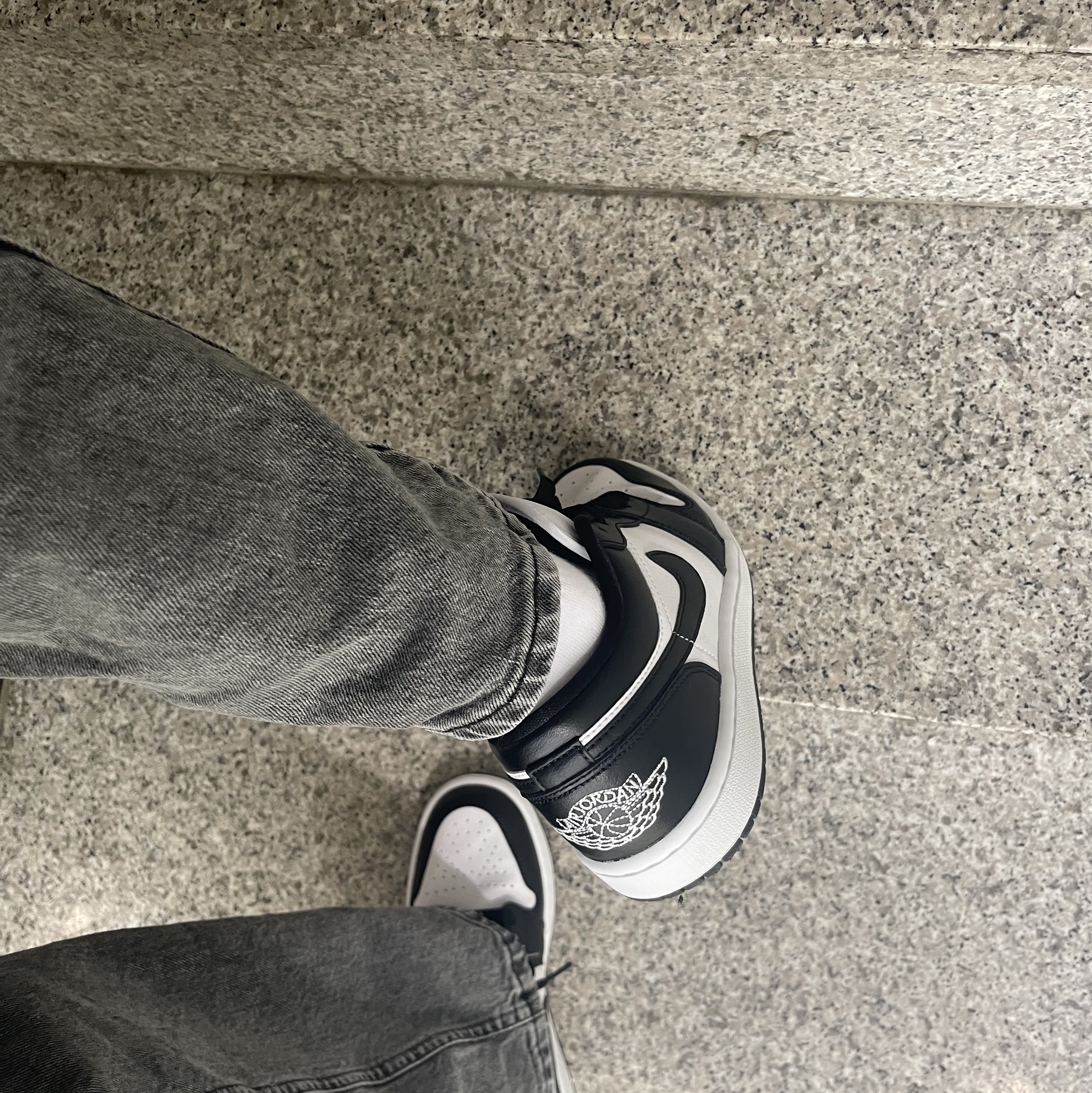 (W) Jordan 1 Low Black and White 착용 스타일