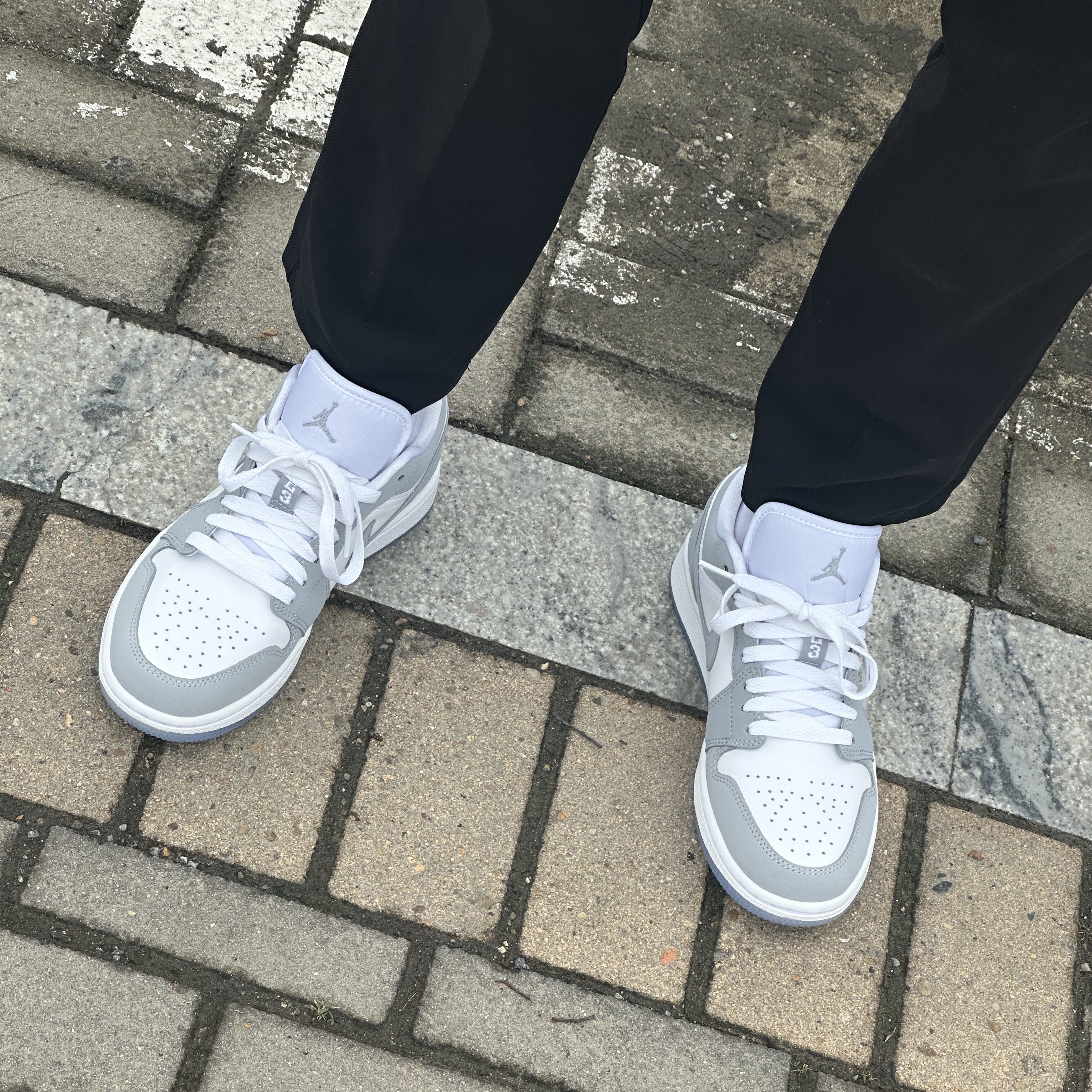 (W) Jordan 1 Low White Wolf Grey 착용 스타일 - 2