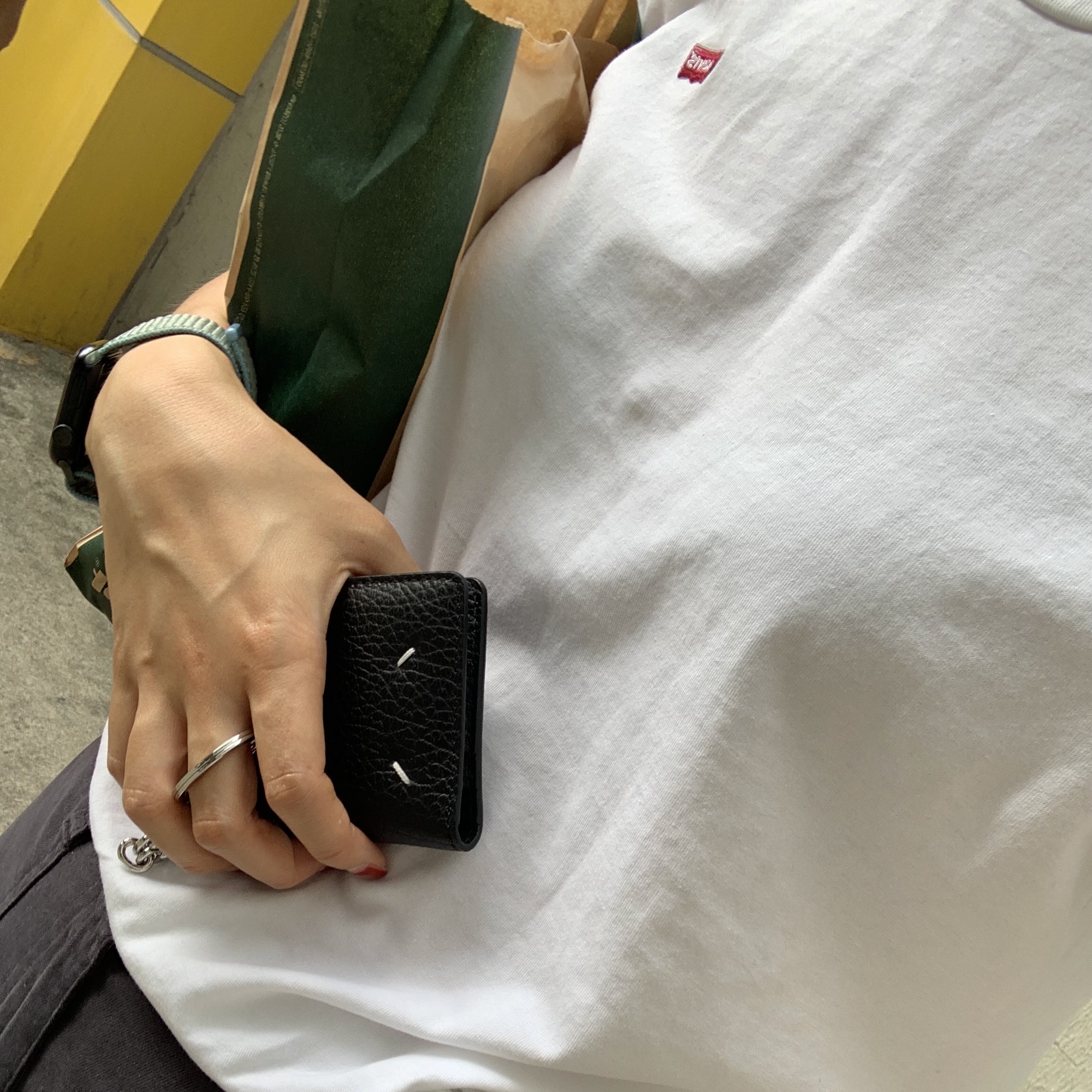 Maison Margiela Keyring Wallet Black 착용 스타일