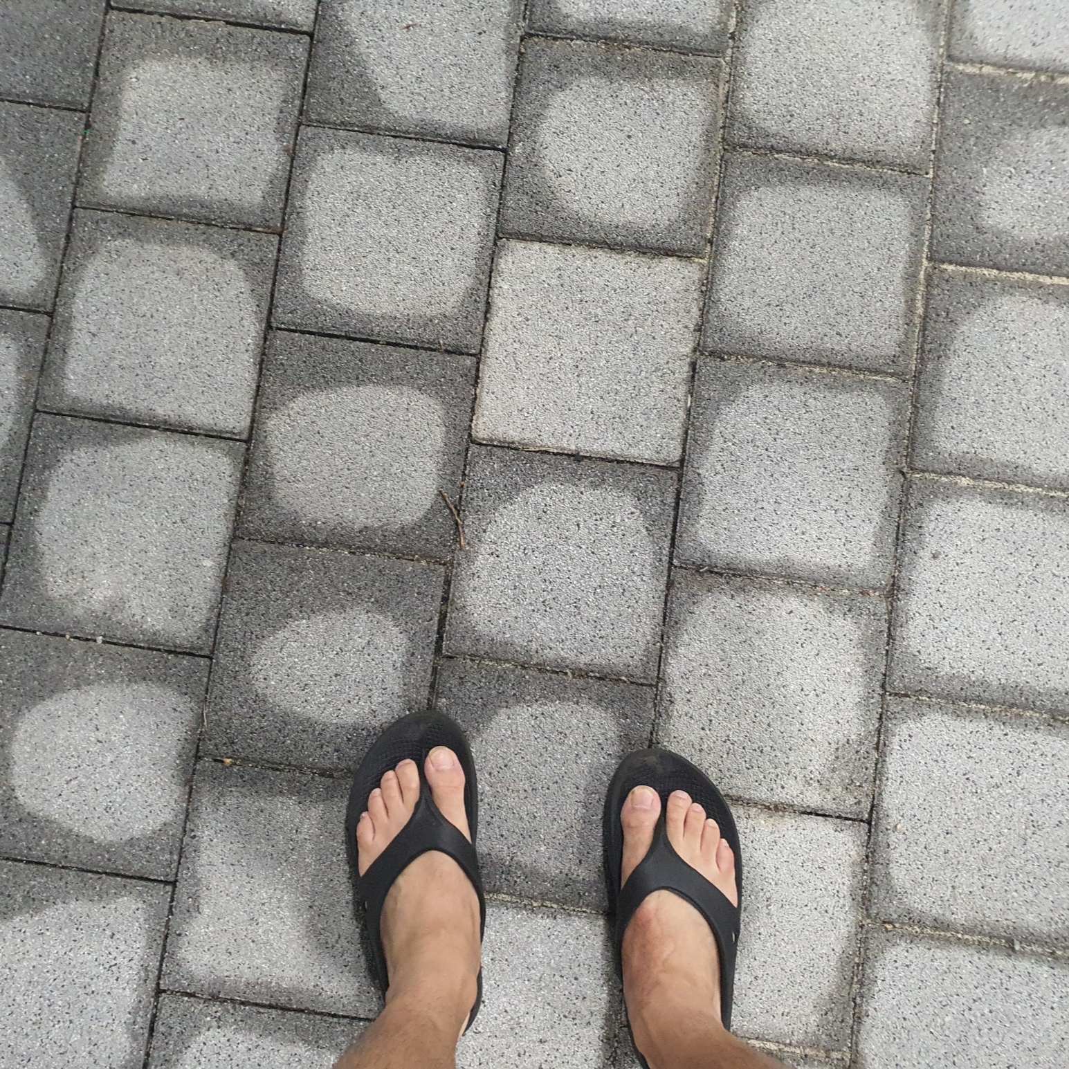 Oofos OOriginal Black 착용 스타일