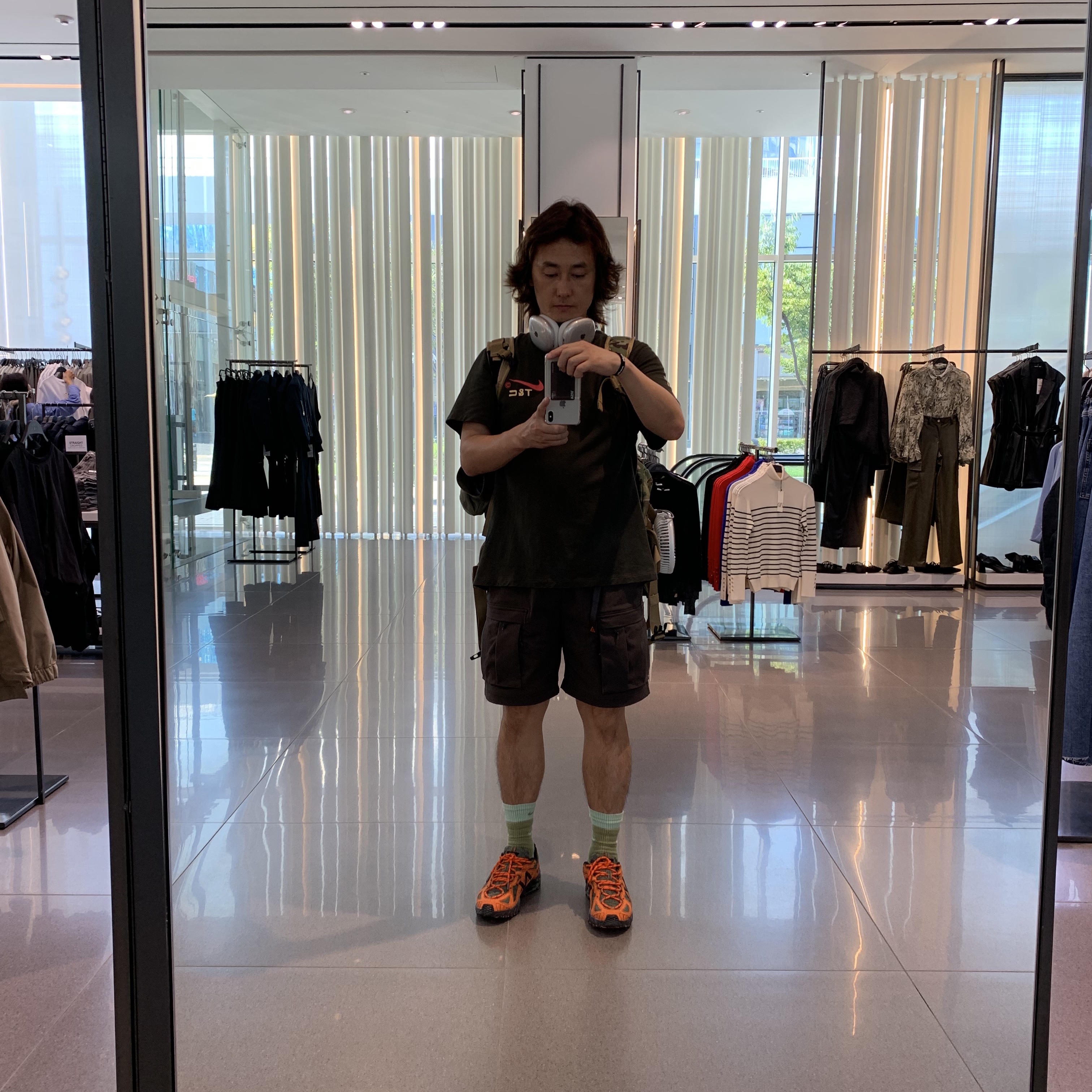 New Balance x Joe Freshgoods Beneath the Surface 610 Lil Swamps Orange, Nike x Drake Nocta x Cactus Plant Flea Market Souvenir Cactus T-Shirt Sequoia (DR2630-355) 착용 스타일