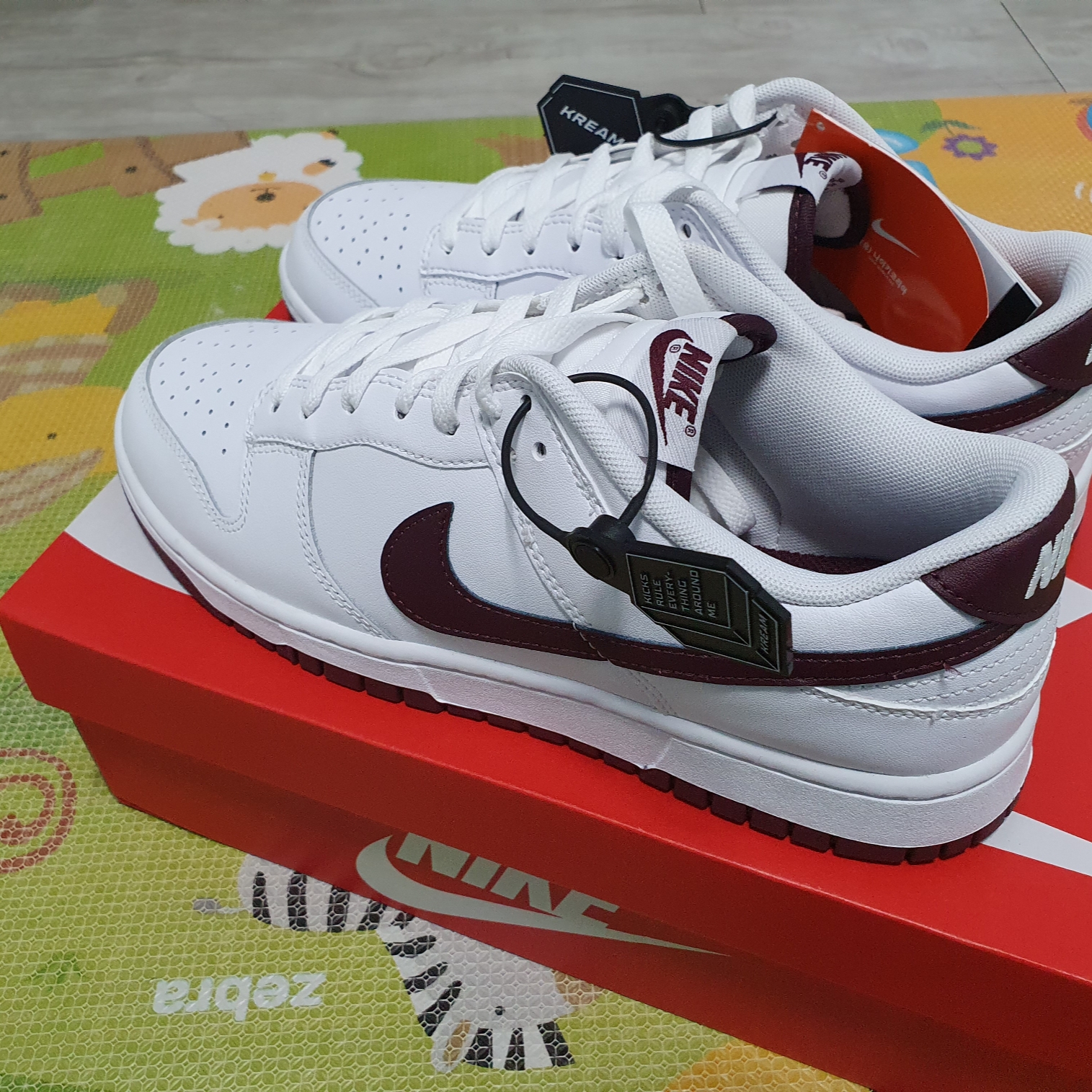 Nike Dunk Low White Night Maroon 착용 스타일 - 2