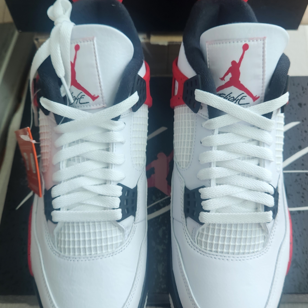 Jordan 4 Retro Red Cement 착용 스타일 - 2
