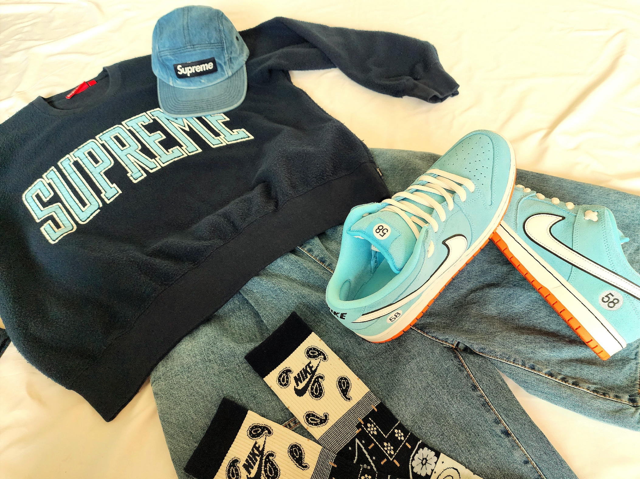 Supreme Inside Out Crewneck Navy - 23FW, Supreme Washed Chino Twill Camp Cap Denim - 23FW 착용 스타일 - 3