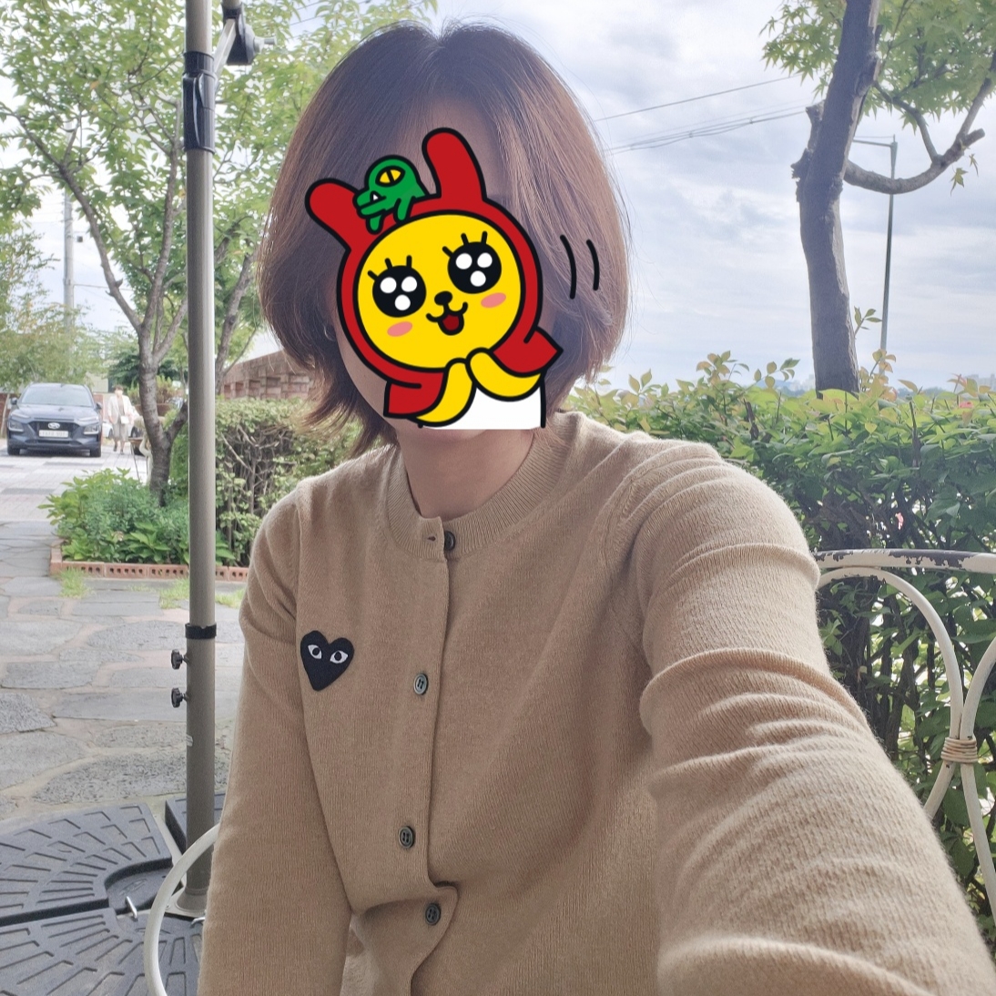 (W) Play Comme des Garcons Black Heart Knit Cardigan Beige 착용 스타일